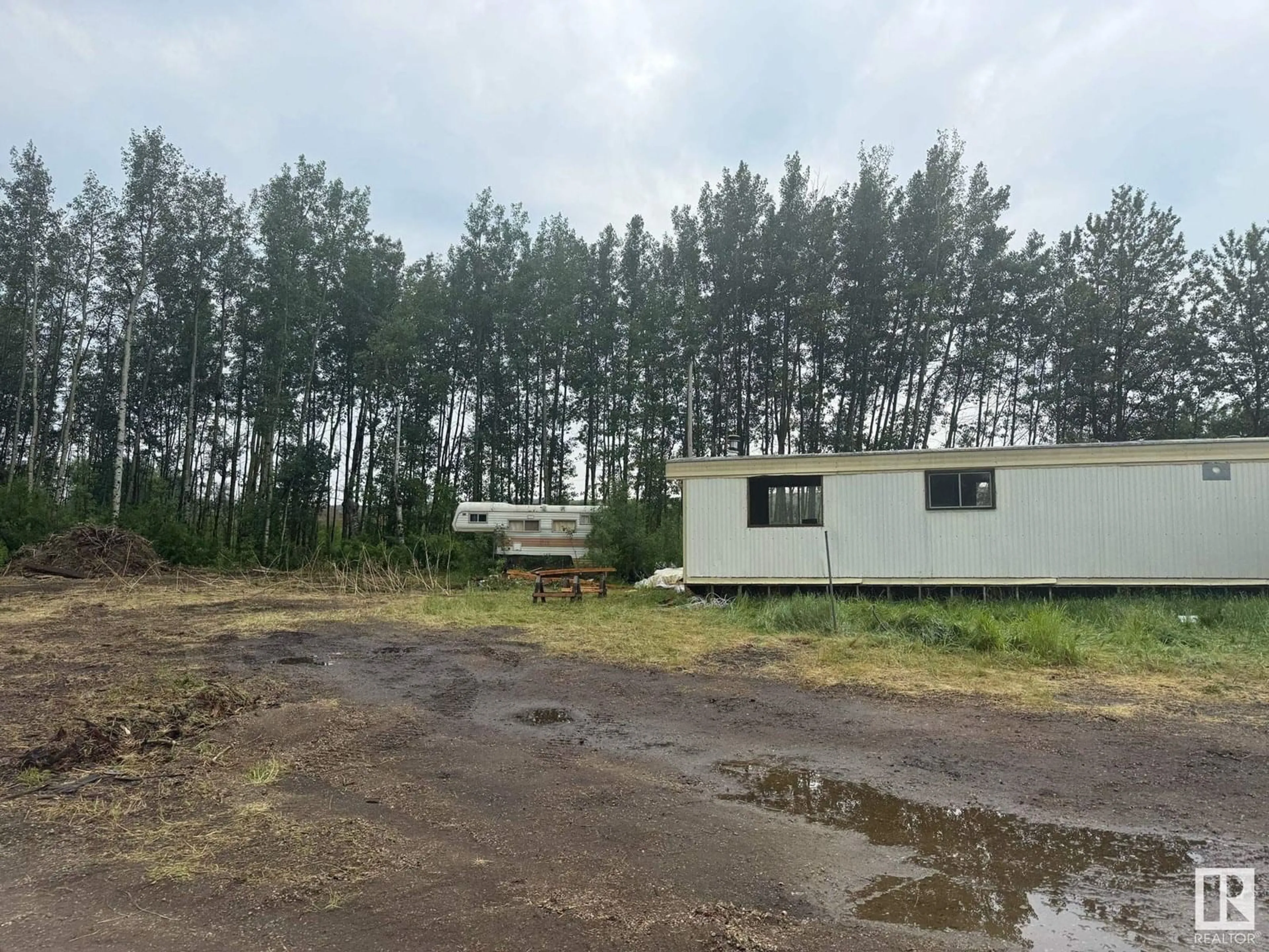 Shed for 6127 HGHWAY 16, Rural Parkland County Alberta T0E0W0