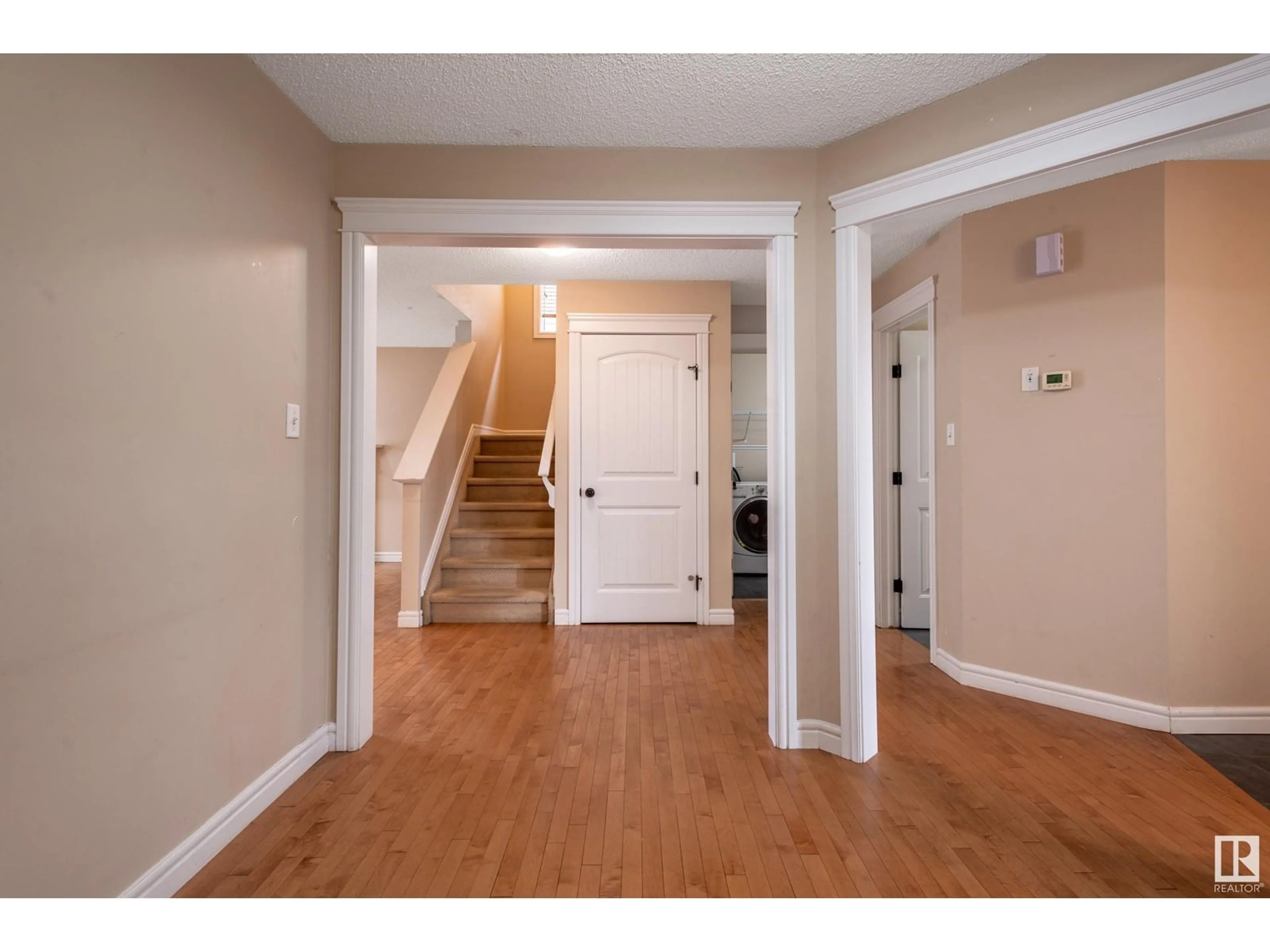 Indoor entryway for 1616 118 ST, Edmonton Alberta T6W1M9