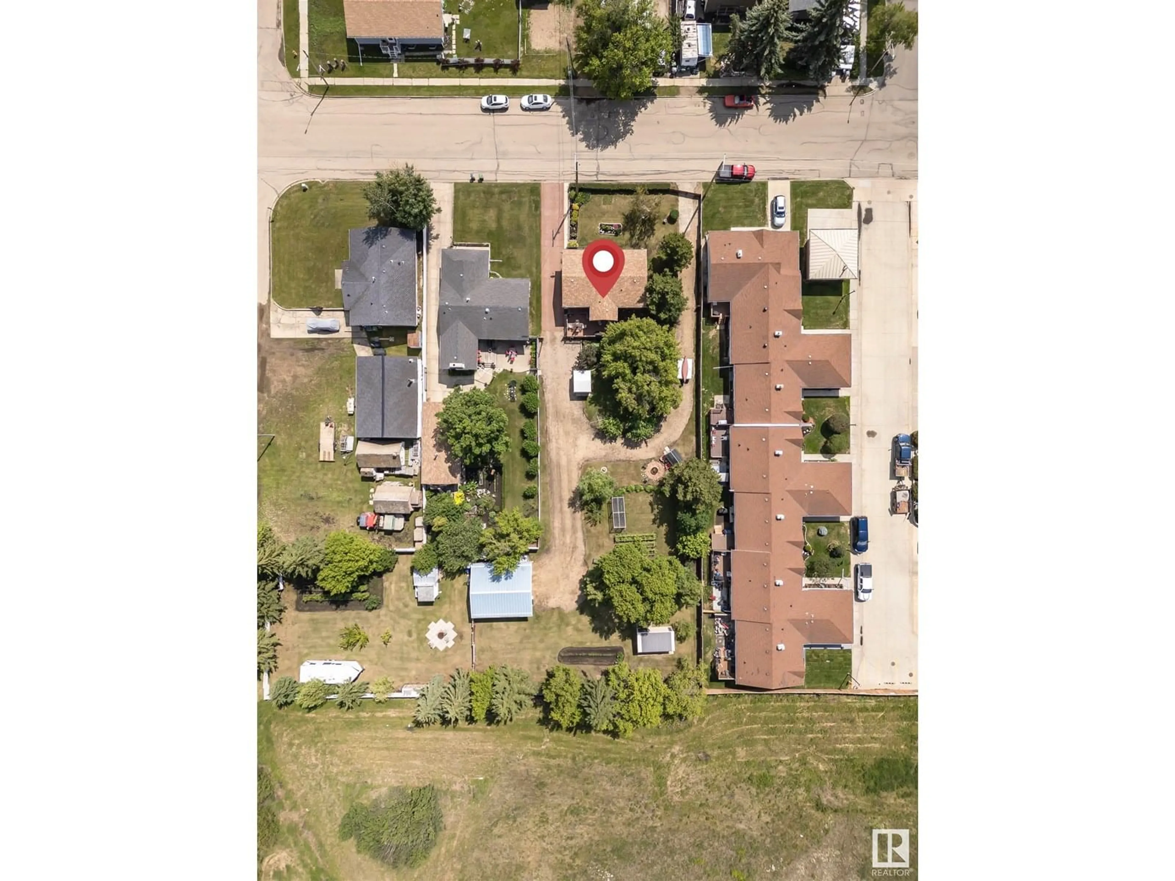 A pic from outside/outdoor area/front of a property/back of a property/a pic from drone, street for 10406 101 AV, Morinville Alberta T8R1E5