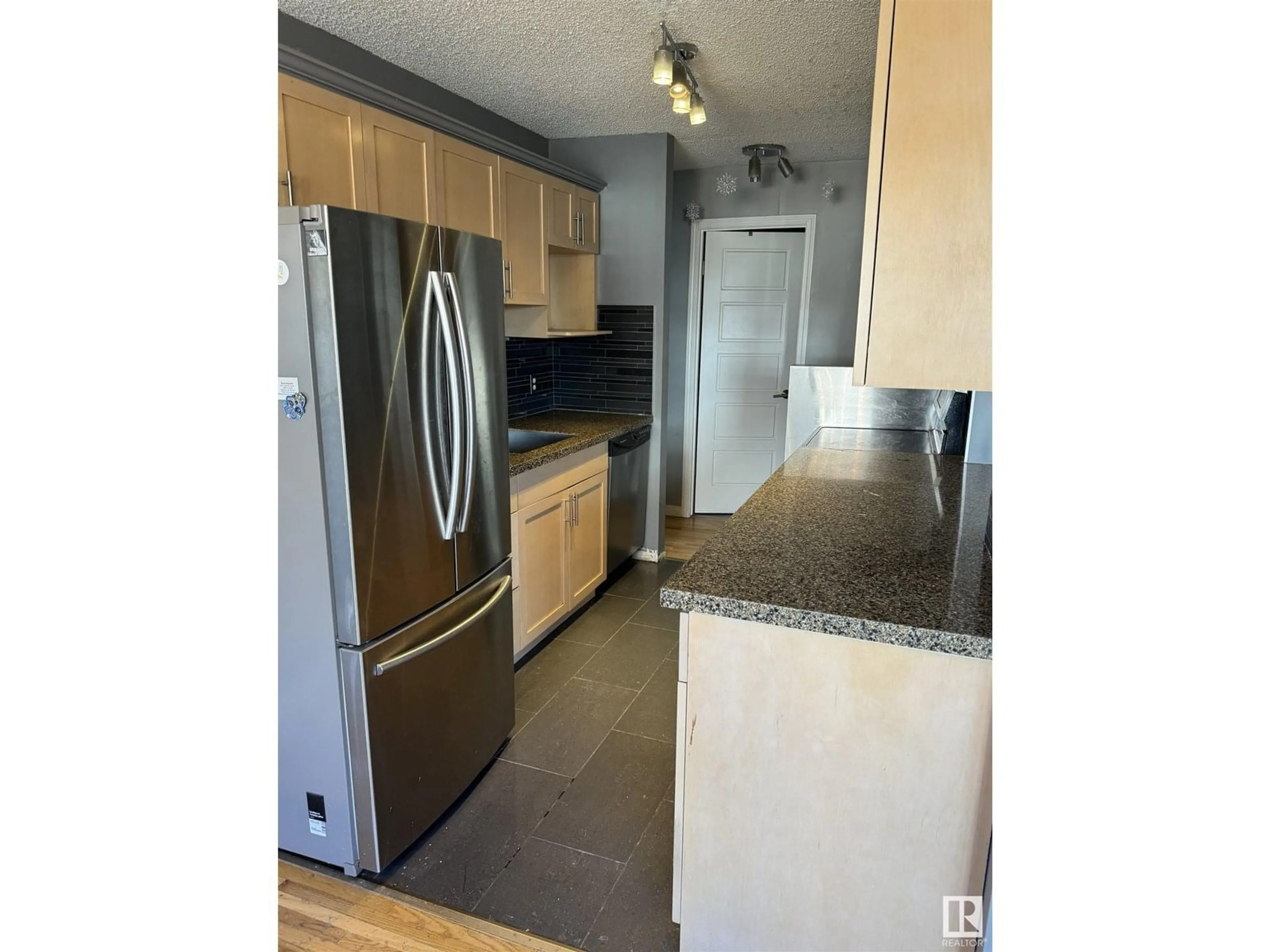 Standard kitchen, unknown for 425 11217 103 AV, Edmonton Alberta T5K2V9