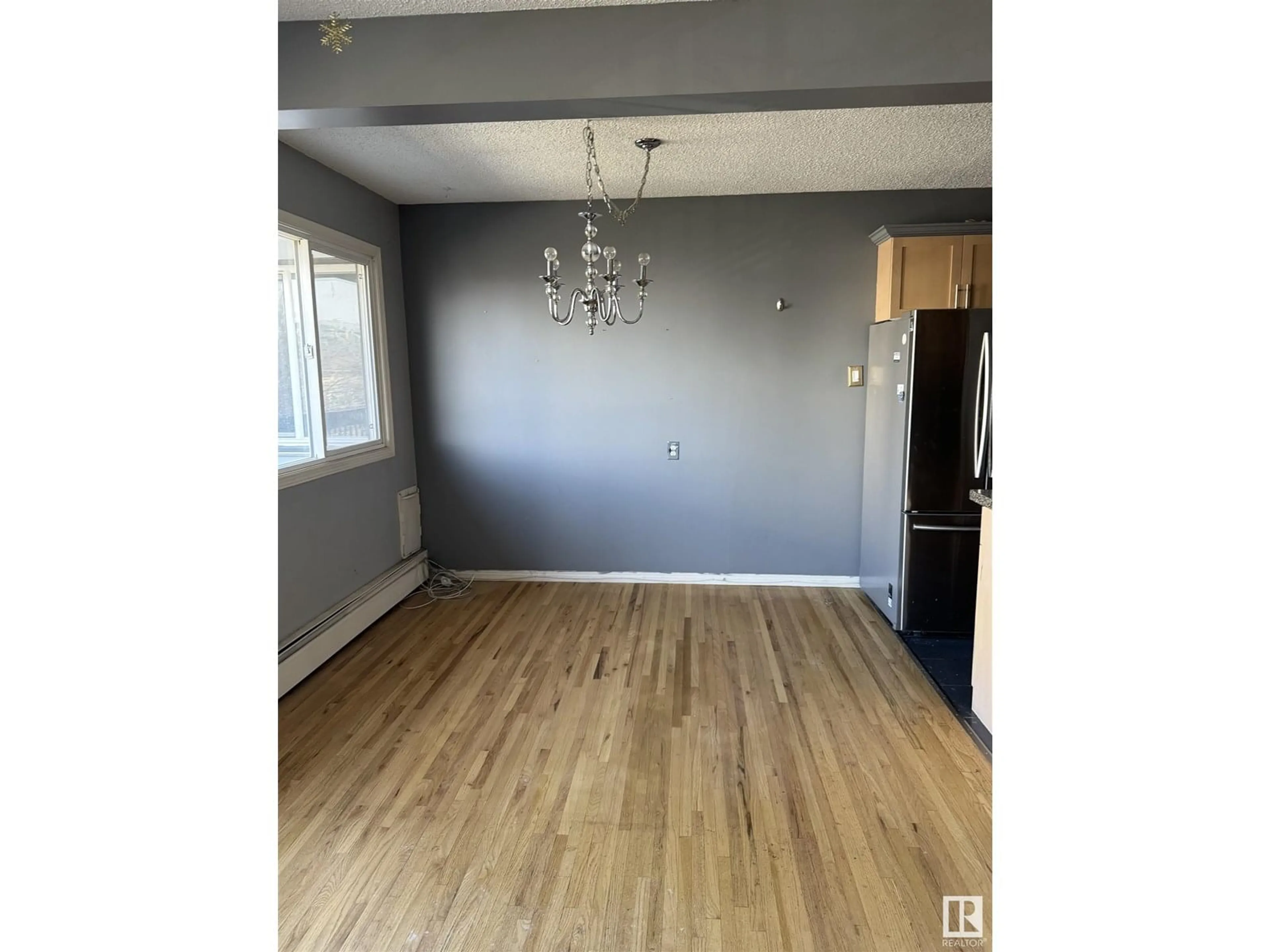 A pic of a room for 425 11217 103 AV, Edmonton Alberta T5K2V9