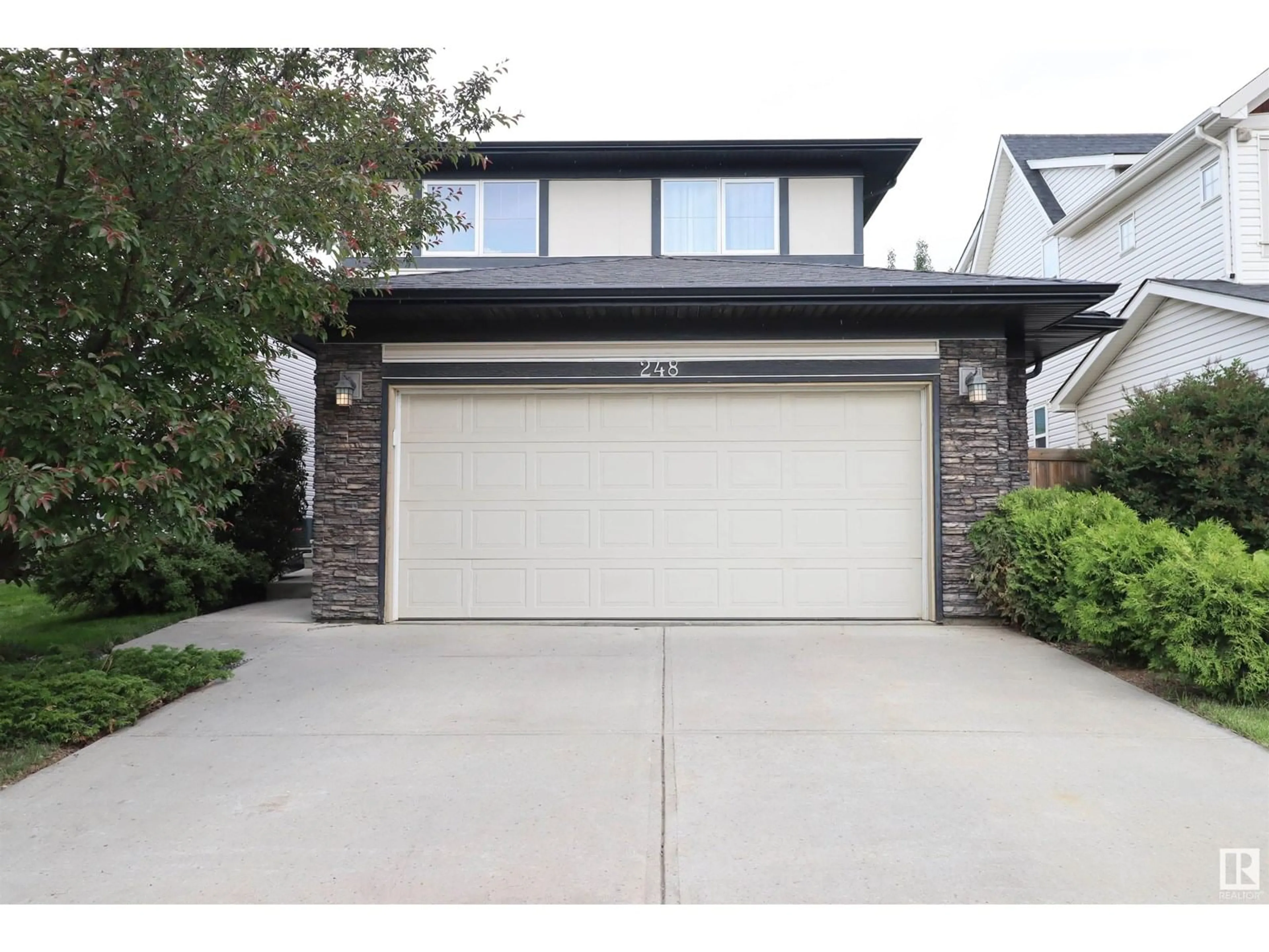 Indoor garage for 248 SECORD DR, Edmonton Alberta T5T4H4