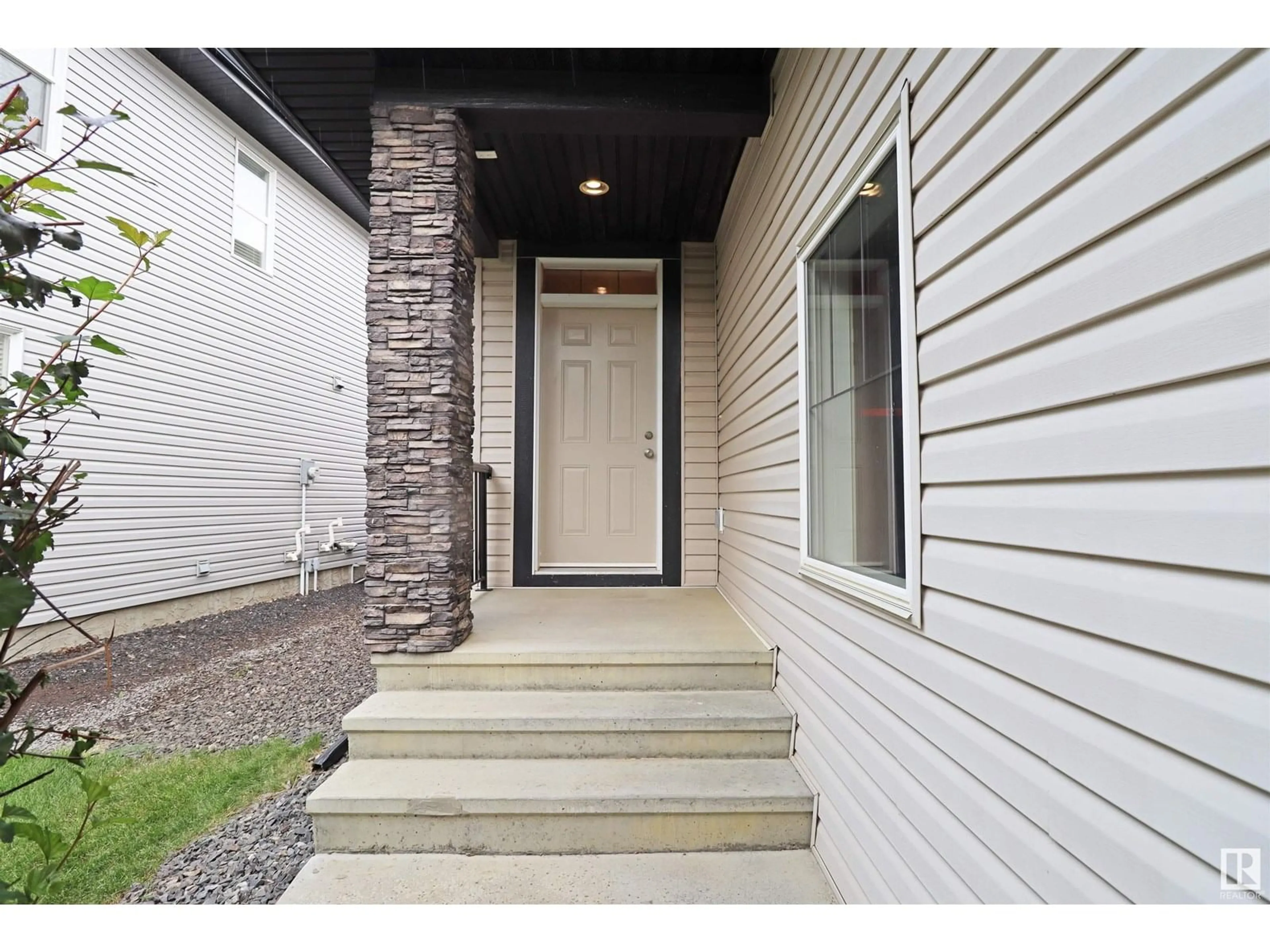 Indoor entryway for 248 SECORD DR, Edmonton Alberta T5T4H4