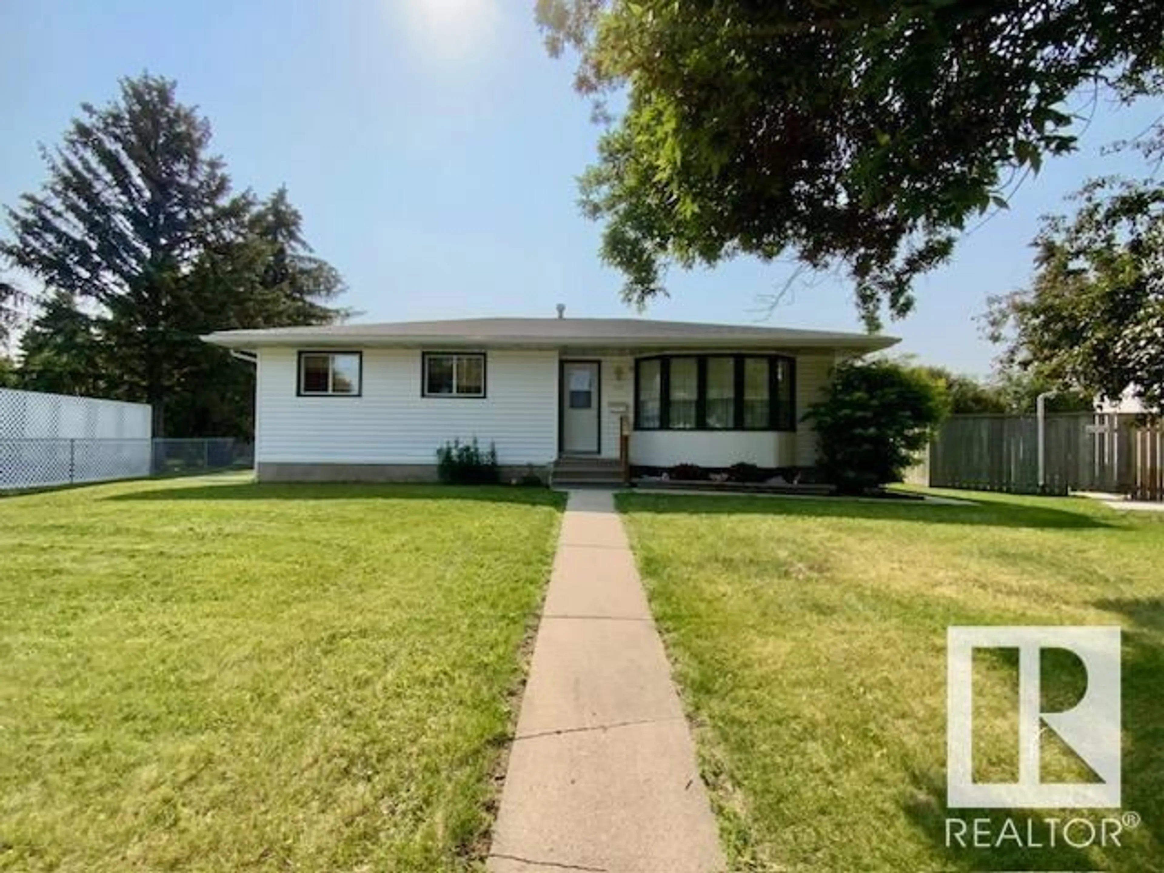 Home with vinyl exterior material, street for 133 ELM CR, Wetaskiwin Alberta T9A2C7