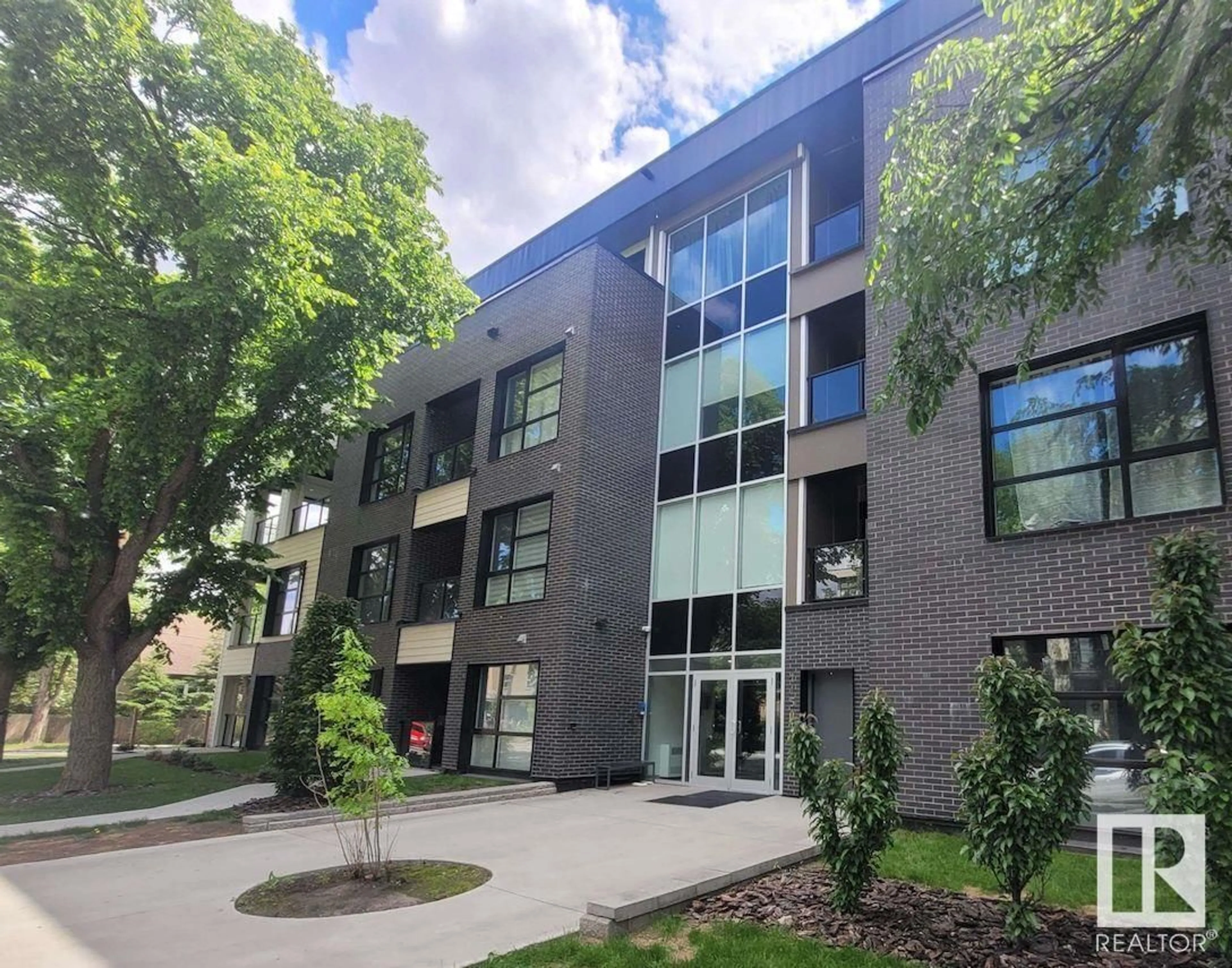 Indoor foyer for #214 - 11503 76 AV, Edmonton Alberta T6G0K6