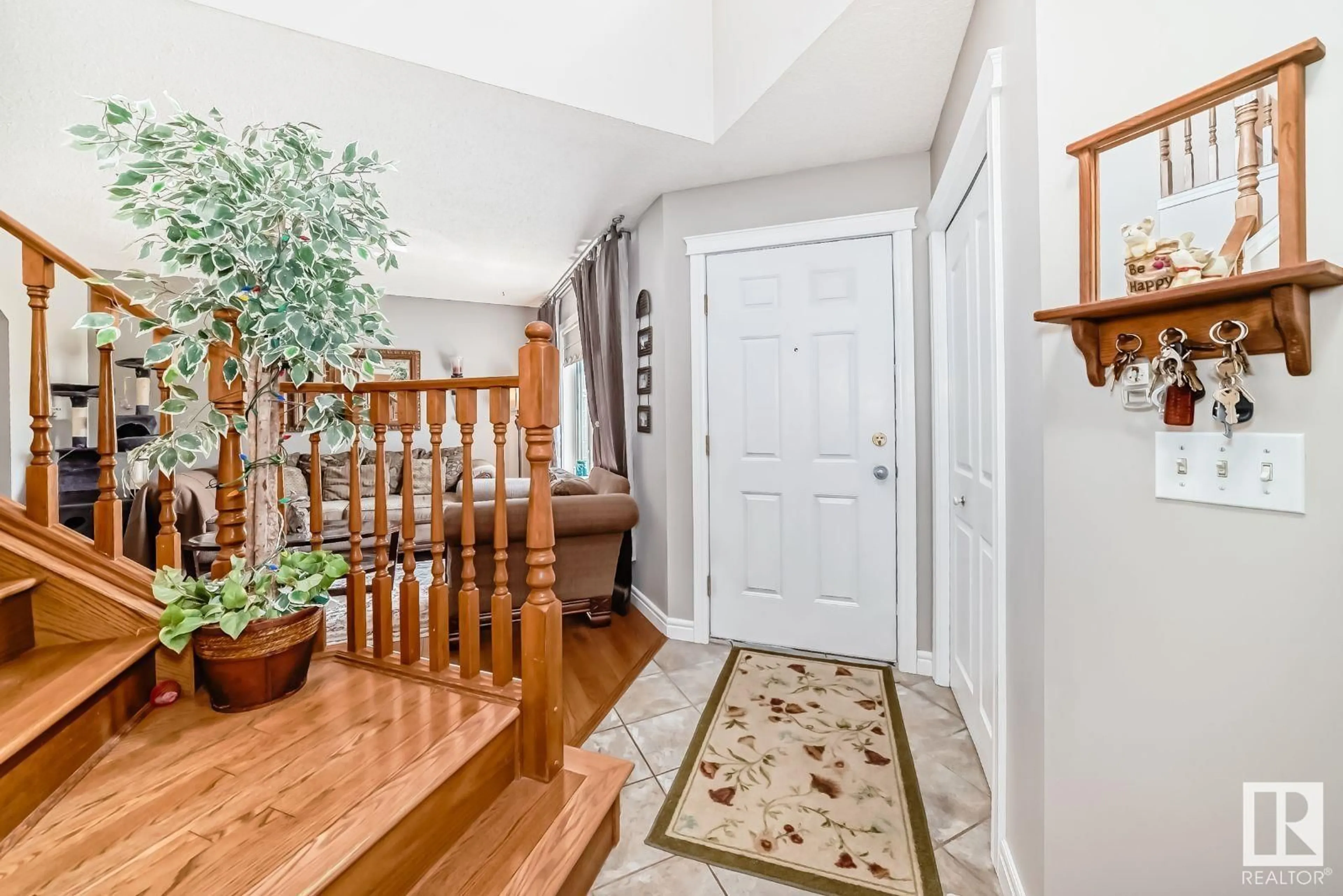 Indoor entryway for 3722 131A AV, Edmonton Alberta T5A4Y8