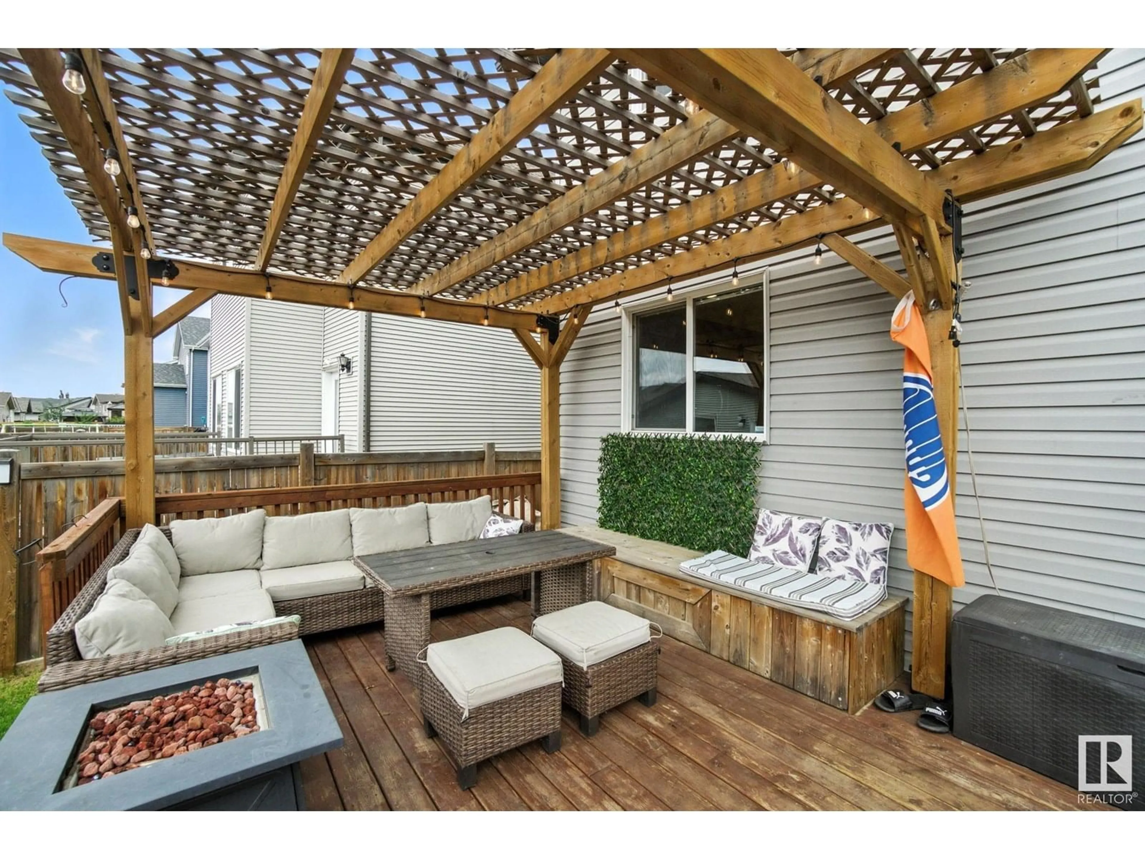 Patio, street for 1194 MCCONACHIE BV, Edmonton Alberta T5Y0V1