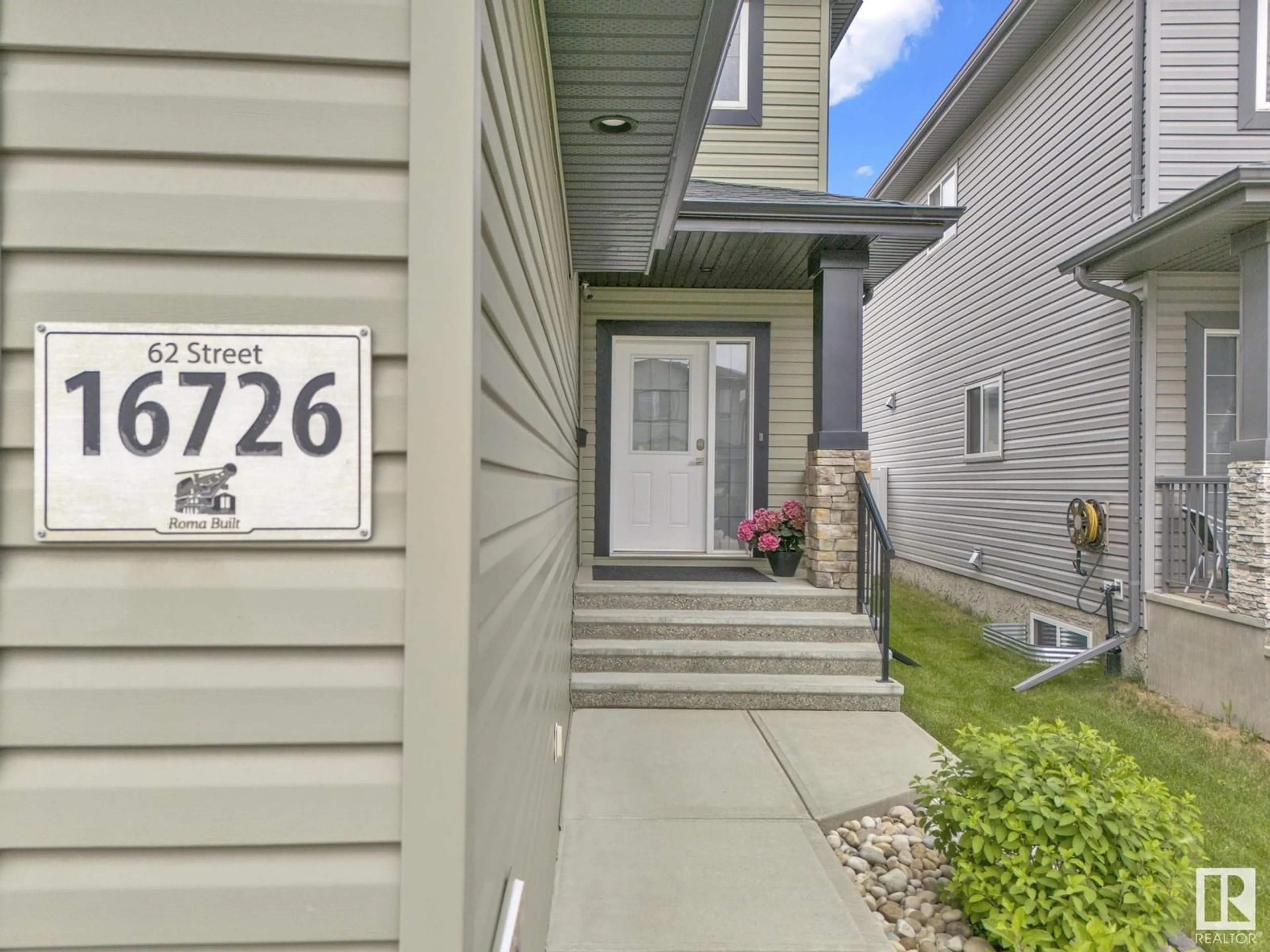 Home with vinyl exterior material, street for 16726 62 ST NW, Edmonton Alberta T5L0Z8
