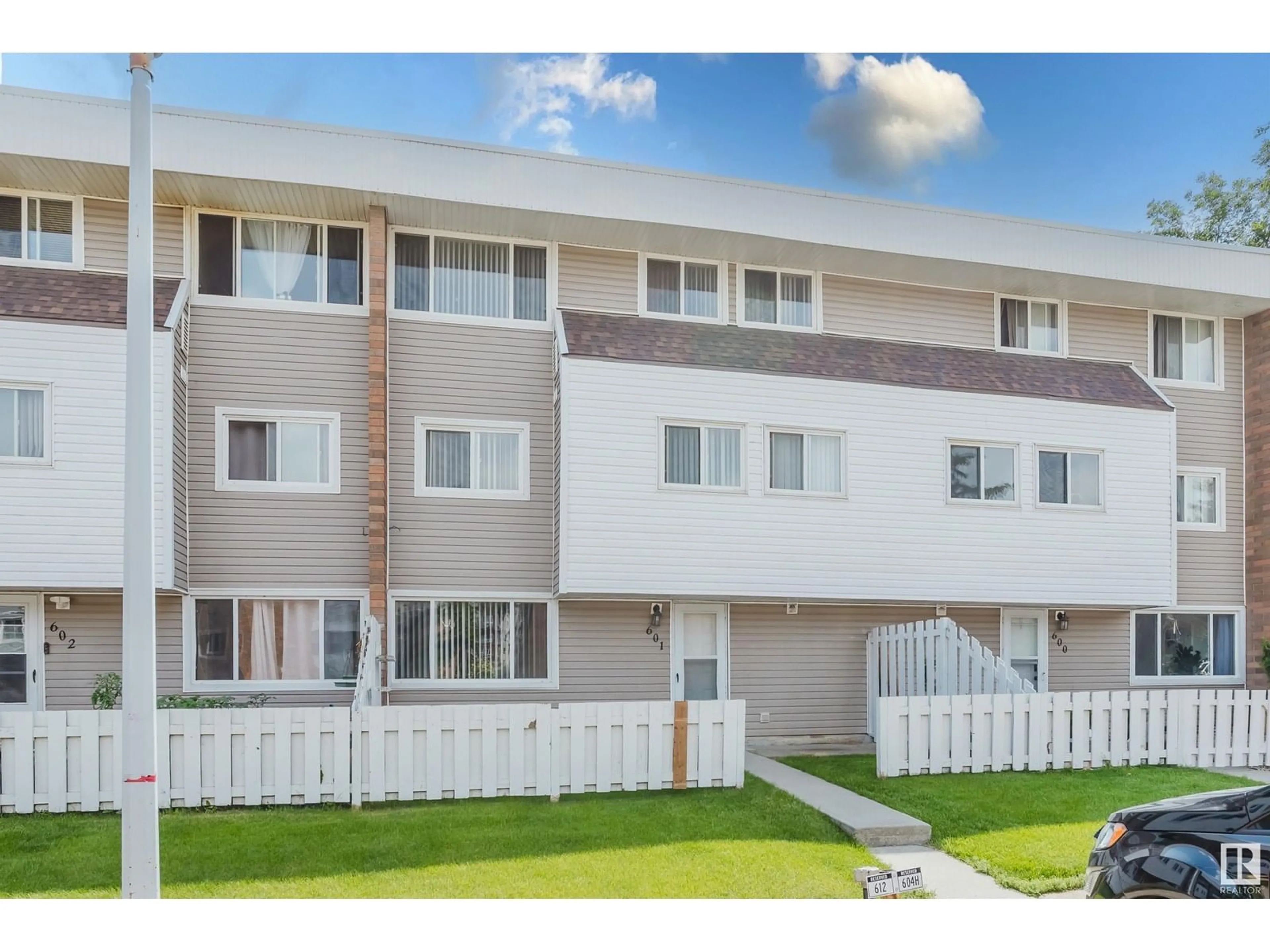 Home with vinyl exterior material, street for 601 - 2908 116A AV, Edmonton Alberta T5W4R7