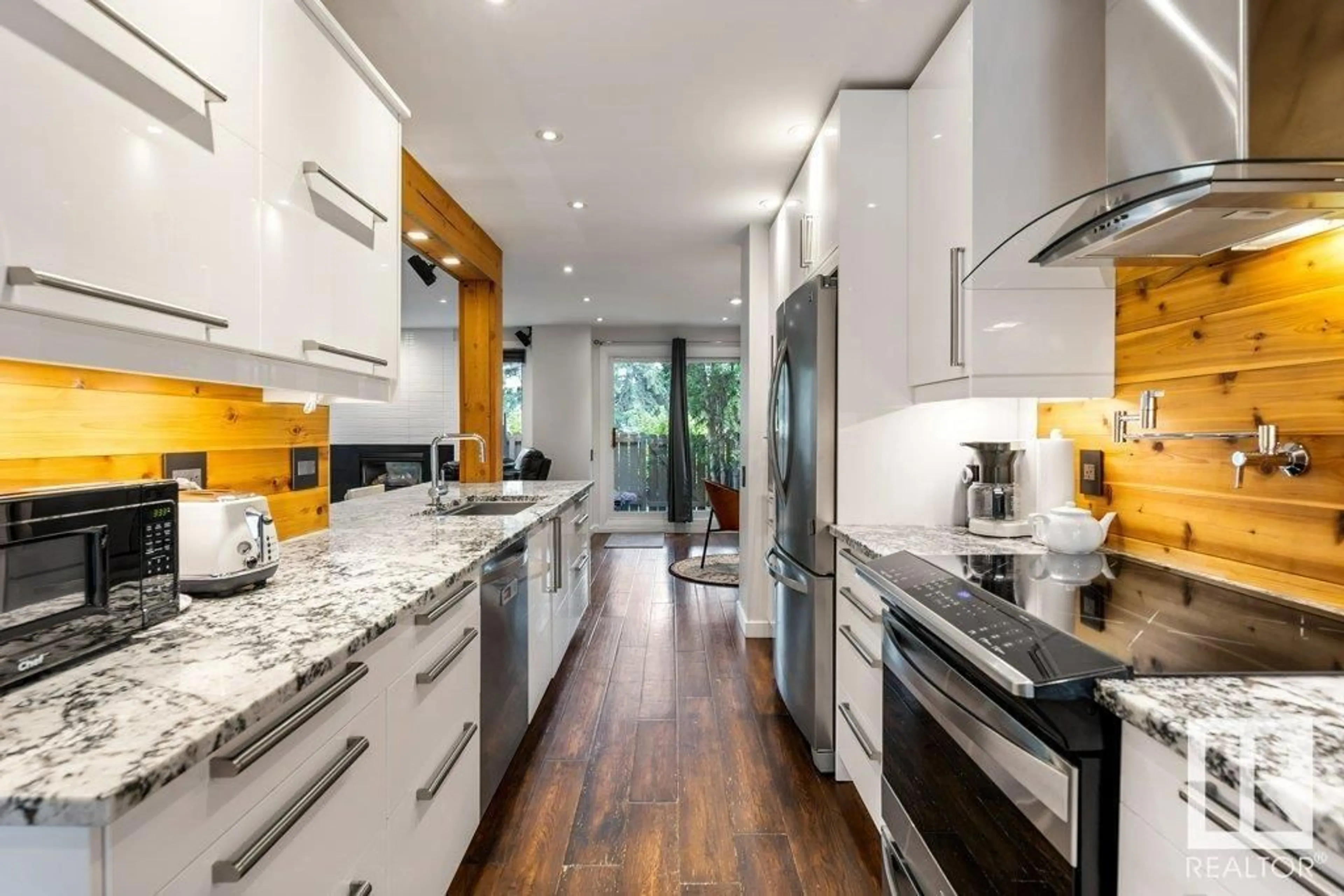 Contemporary kitchen, unknown for 50 HEARTHSTONE NW, Edmonton Alberta T6H5E5