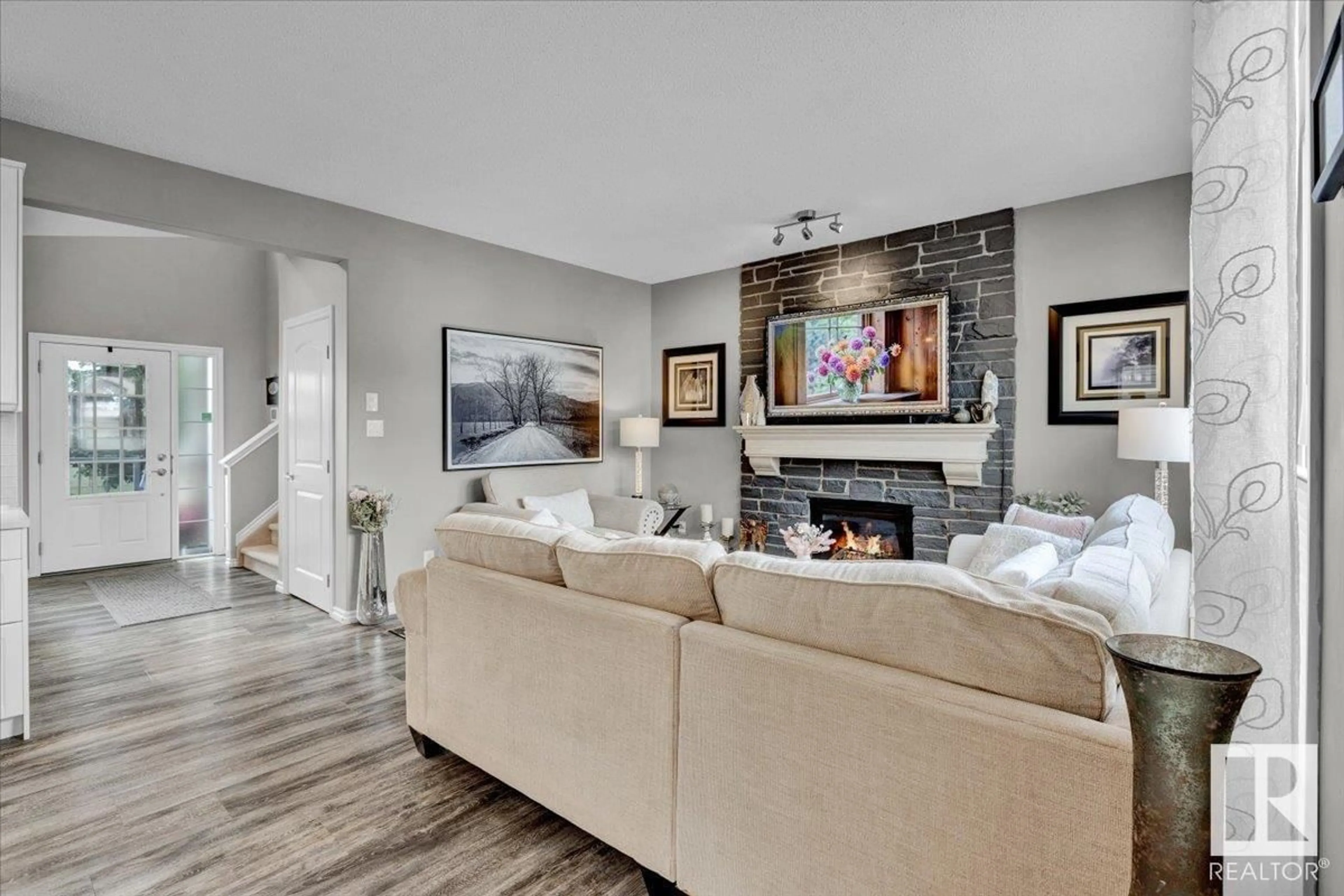 Living room with furniture, unknown for 7127 SOUTH TERWILLEGAR DR, Edmonton Alberta T6R0R5
