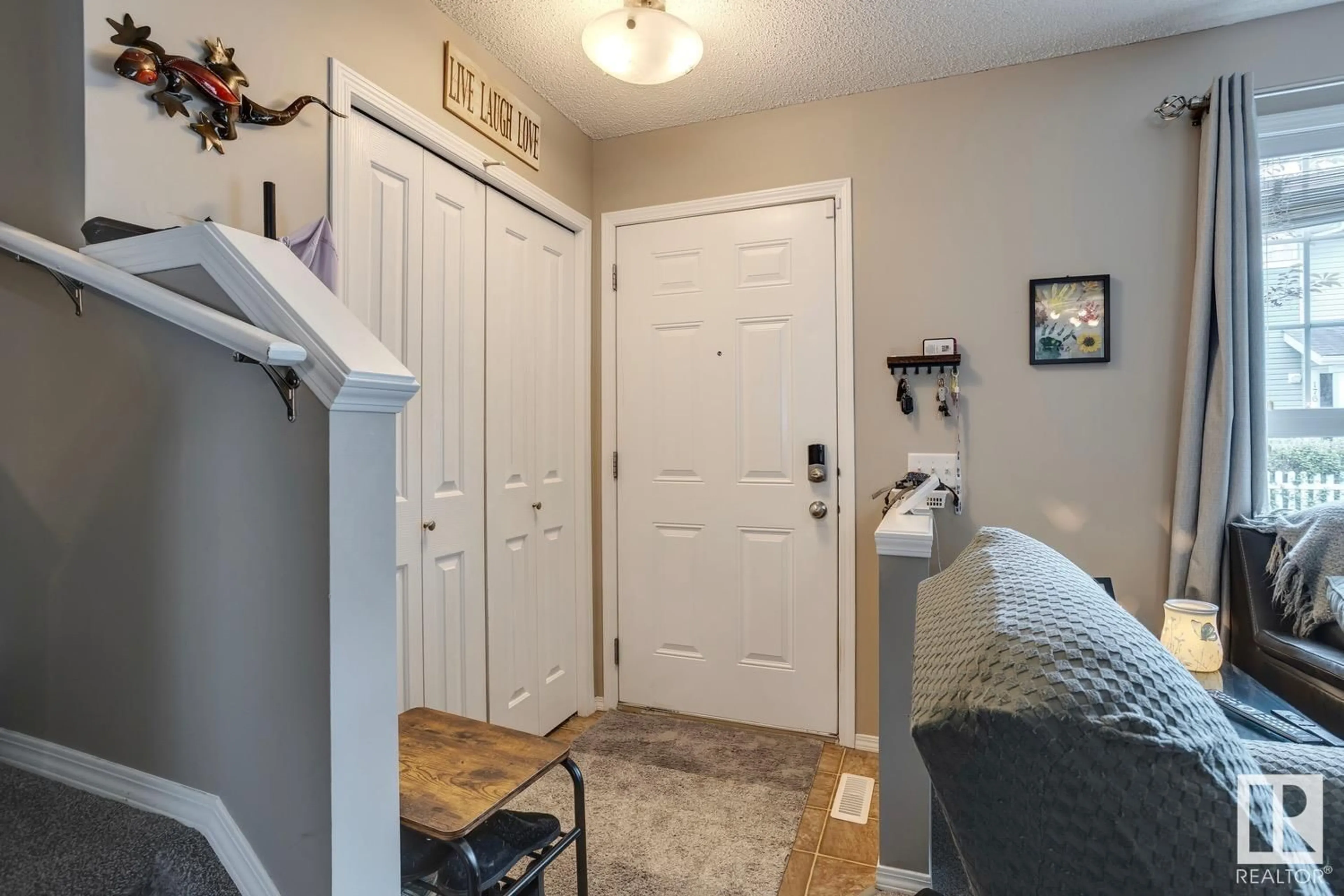 Indoor entryway for 165 - 5604 199 ST NW, Edmonton Alberta T6M2Z9