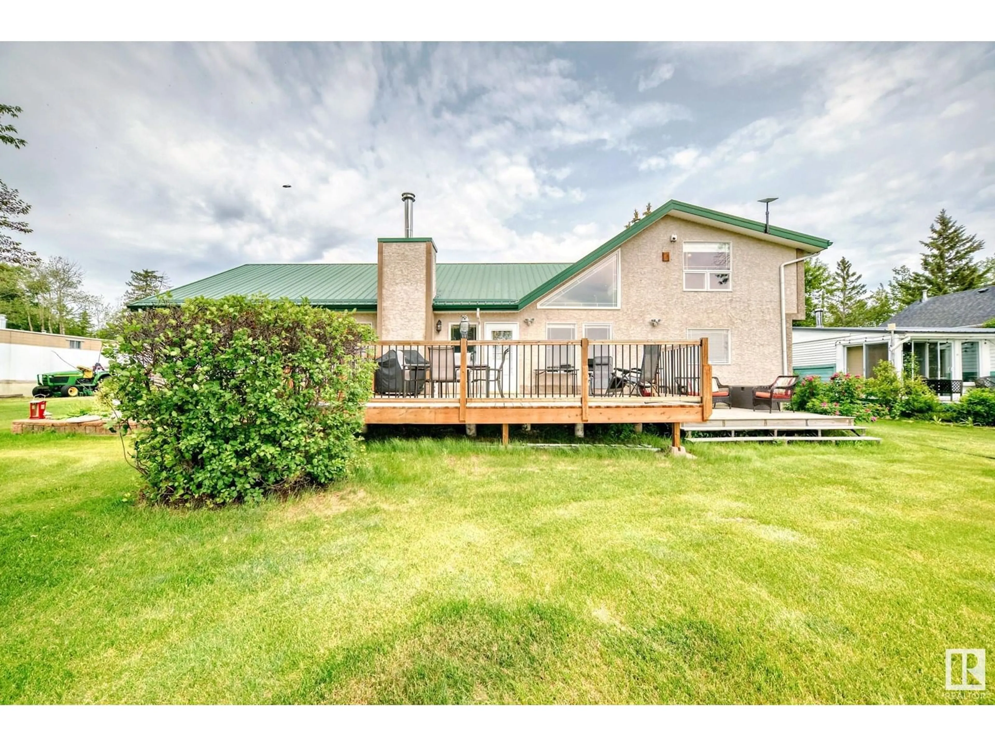 A pic from outside/outdoor area/front of a property/back of a property/a pic from drone, unknown for 43 LAKESHORE DR, Rural Lac Ste. Anne County Alberta T0E1V0
