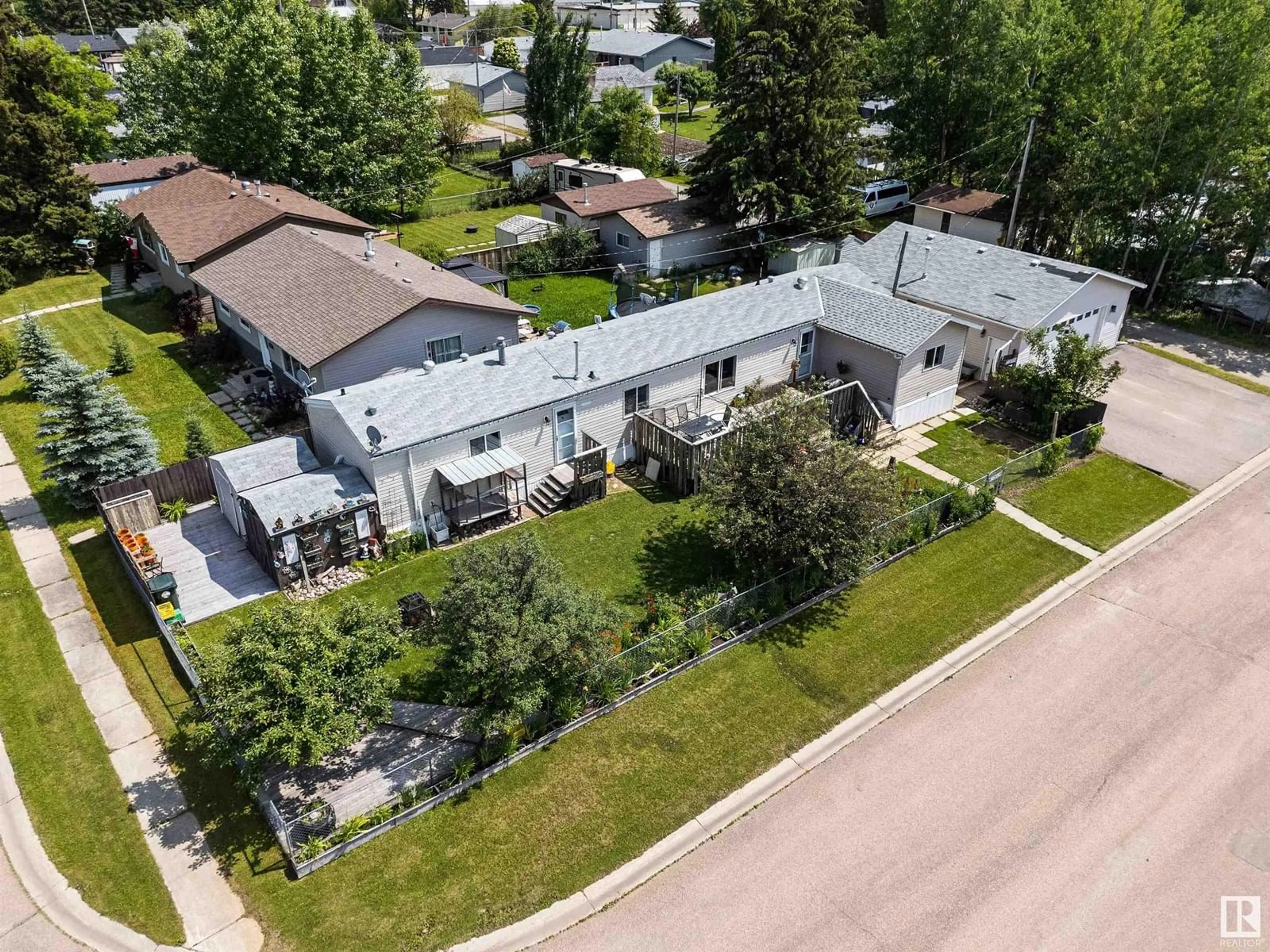 A pic from outside/outdoor area/front of a property/back of a property/a pic from drone, street for 5421 53 ST, Wabamun Alberta T0E2K0