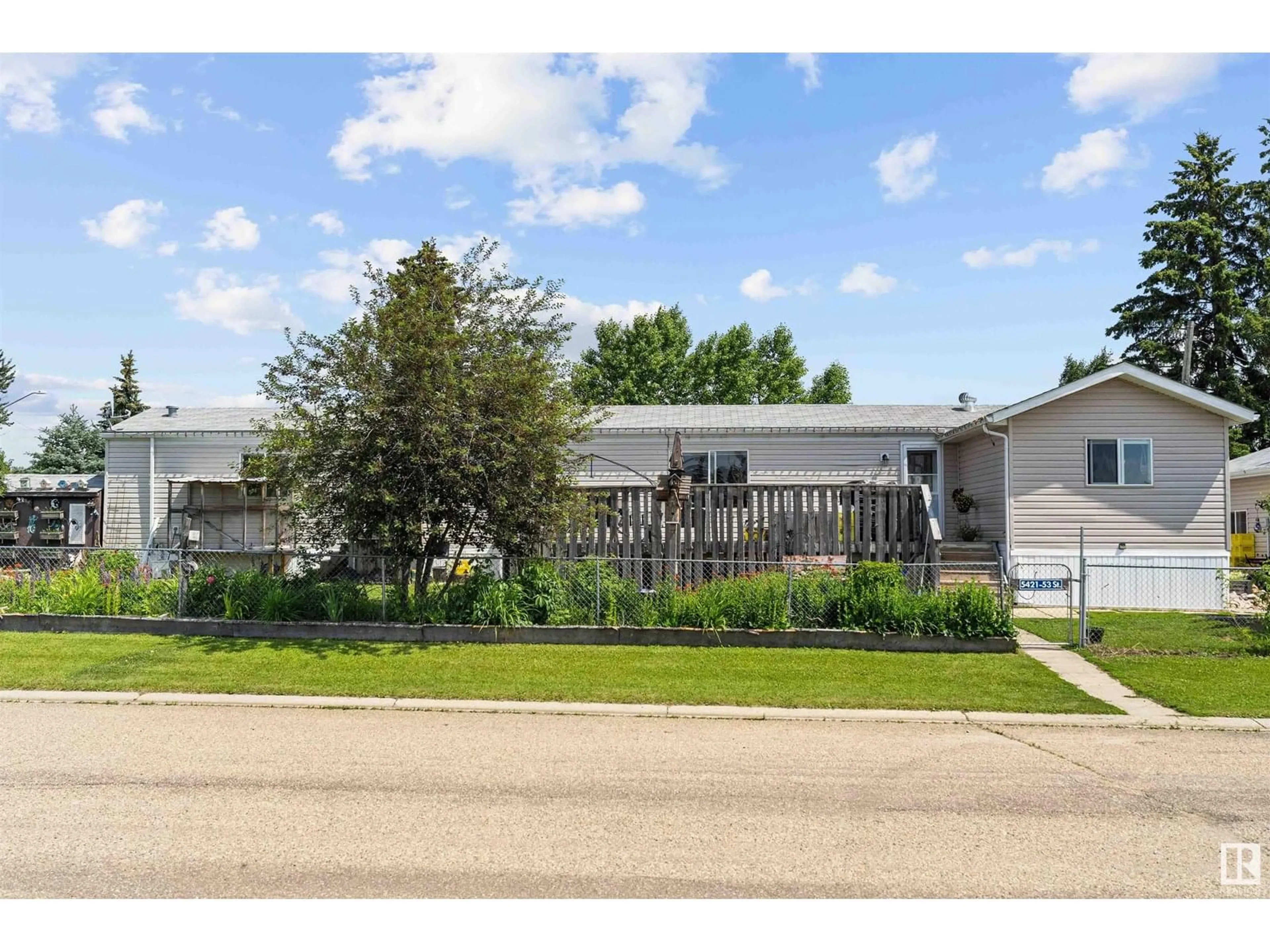 Home with vinyl exterior material, street for 5421 53 ST, Wabamun Alberta T0E2K0