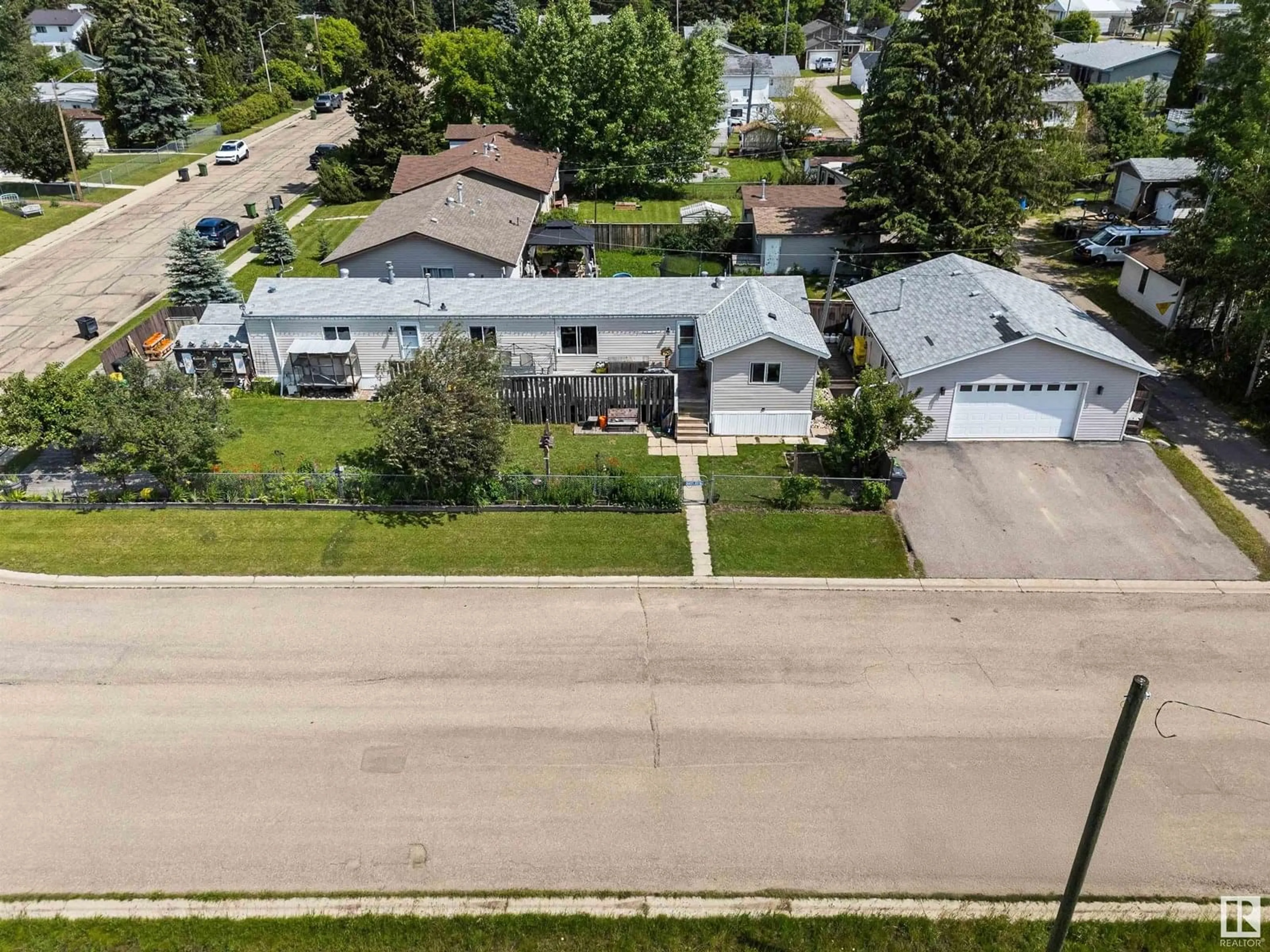 A pic from outside/outdoor area/front of a property/back of a property/a pic from drone, street for 5421 53 ST, Wabamun Alberta T0E2K0