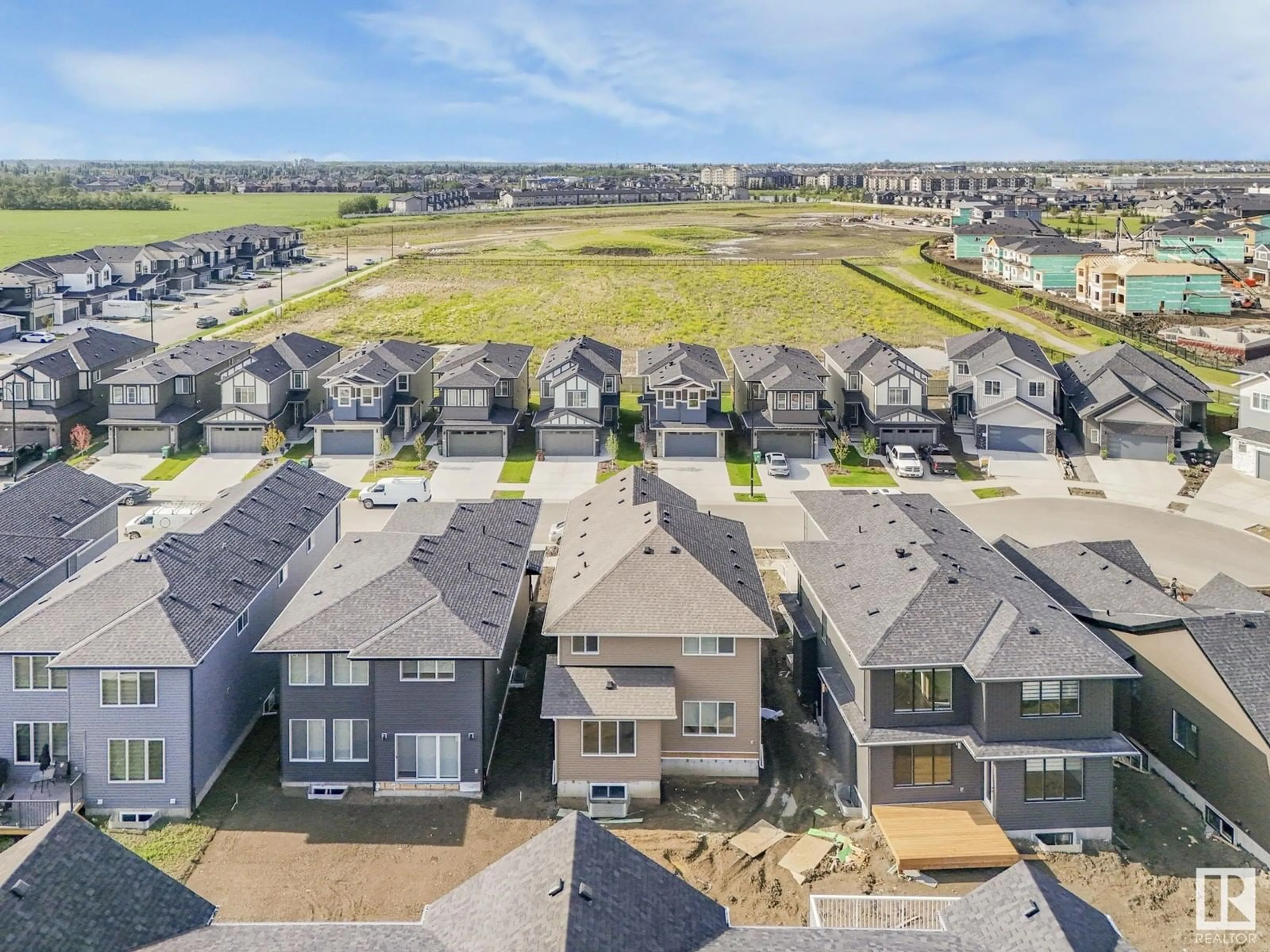 A pic from outside/outdoor area/front of a property/back of a property/a pic from drone, unknown for 100 EDGEFIELD WY, St. Albert Alberta T6T1R8