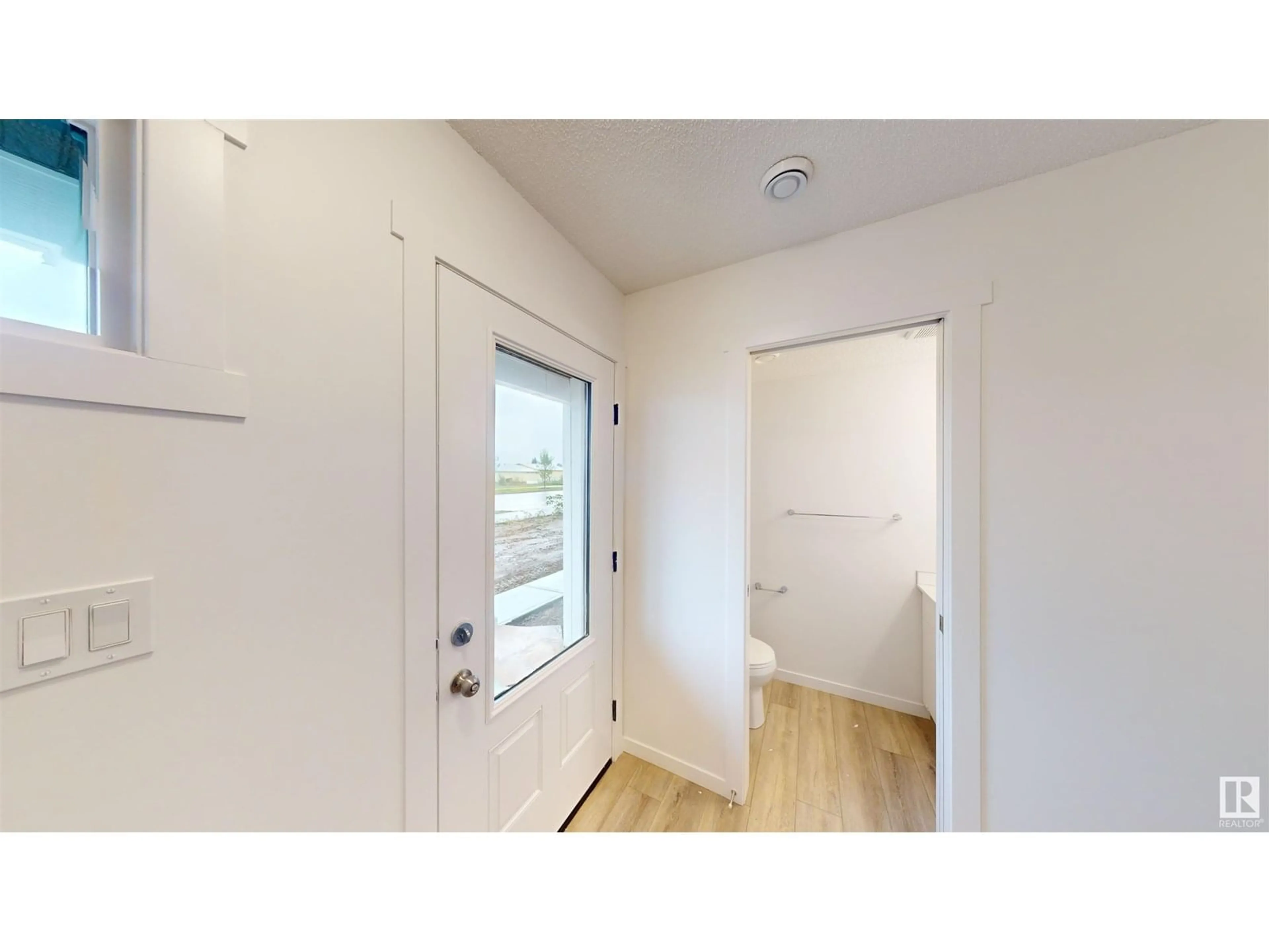A pic of a room for #6 - 29 AIRPORT RD, Edmonton Alberta T5G3K8