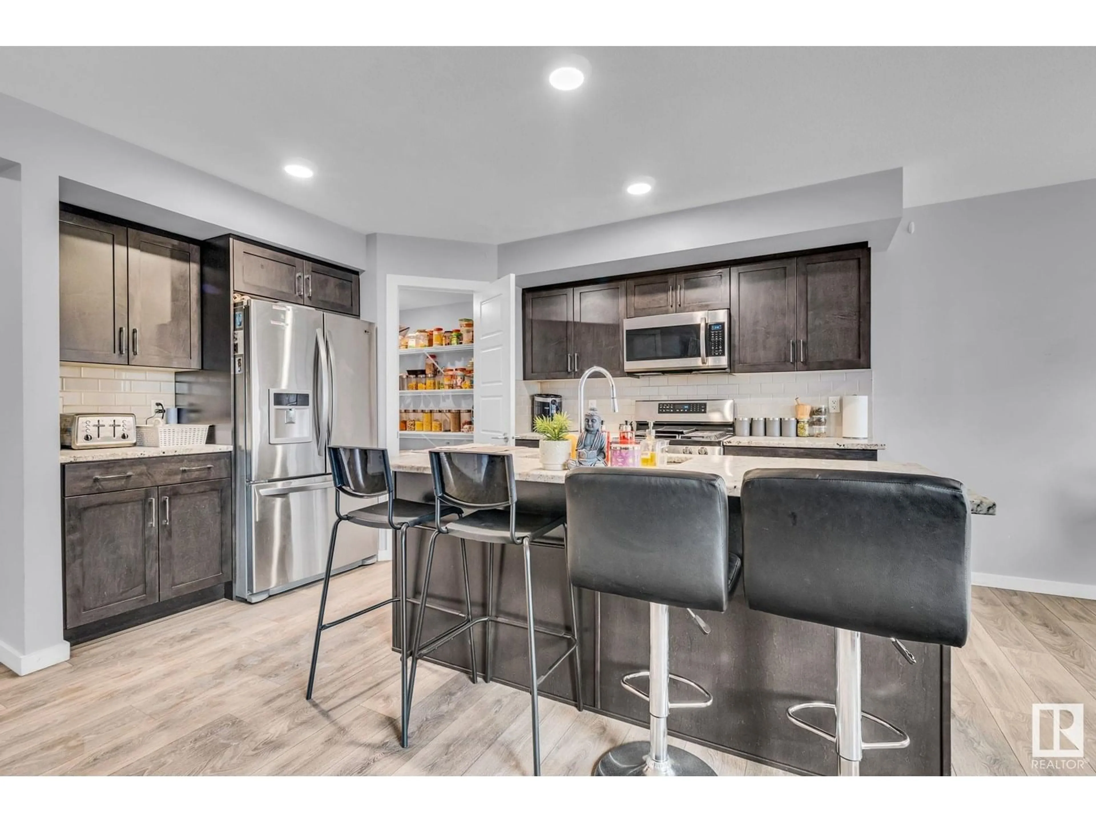Open concept kitchen, unknown for 1286 DANIELS CR, Edmonton Alberta T6W3J1