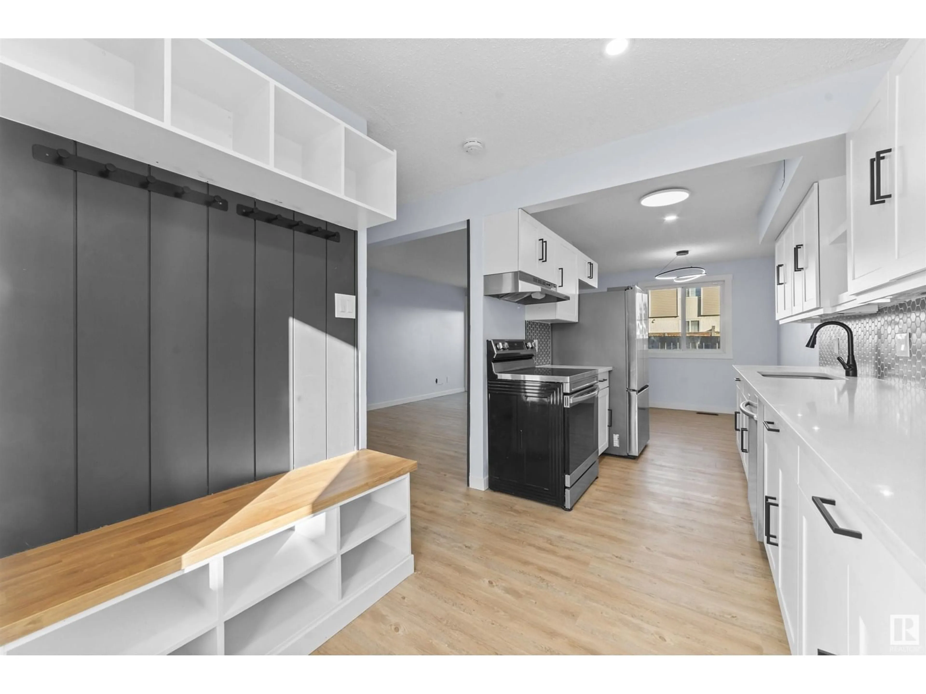Open concept kitchen, unknown for NW - 115 CORNELL CO, Edmonton Alberta T5C3C3