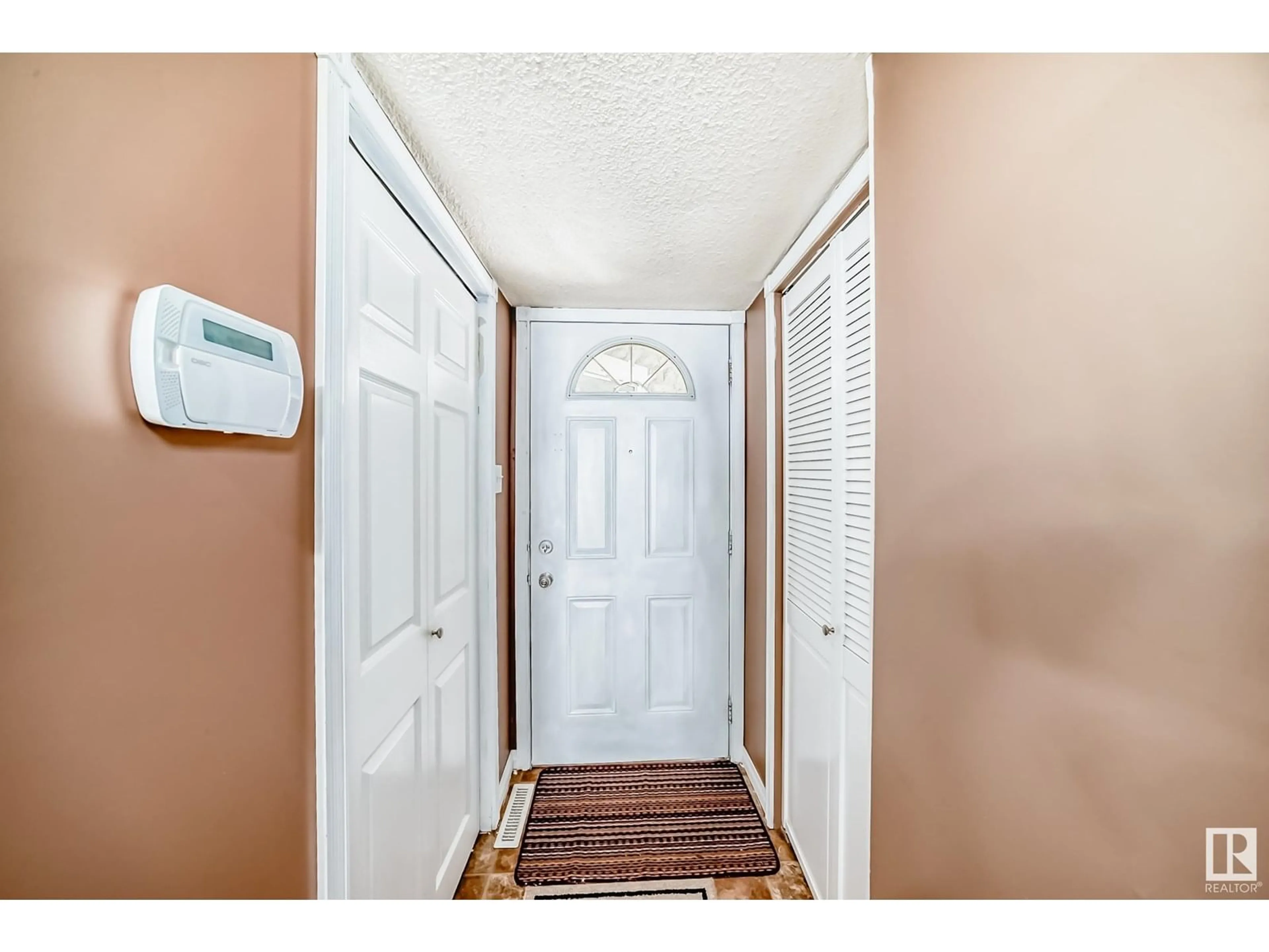 Indoor entryway for 21f MEADOWLARK VILLAGE NW, Edmonton Alberta T5R5X3