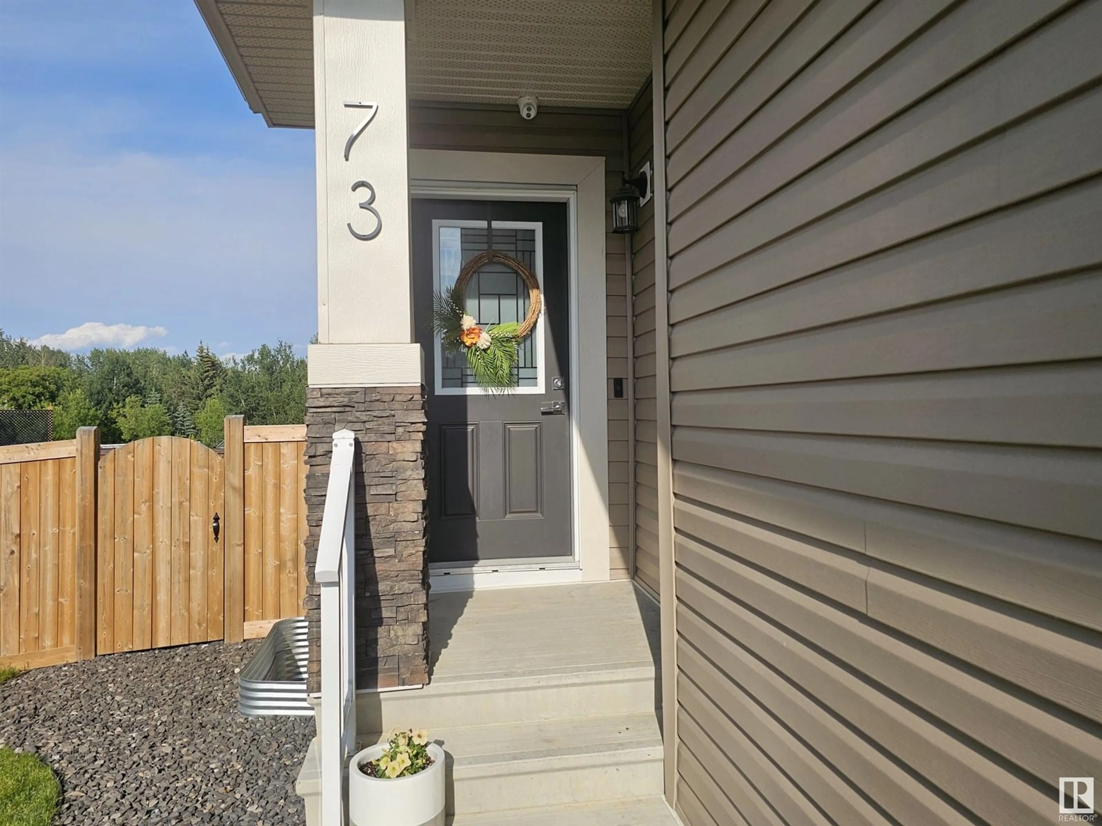 Indoor entryway for 73 MEADOWPARK GA, Spruce Grove Alberta T7X0T9