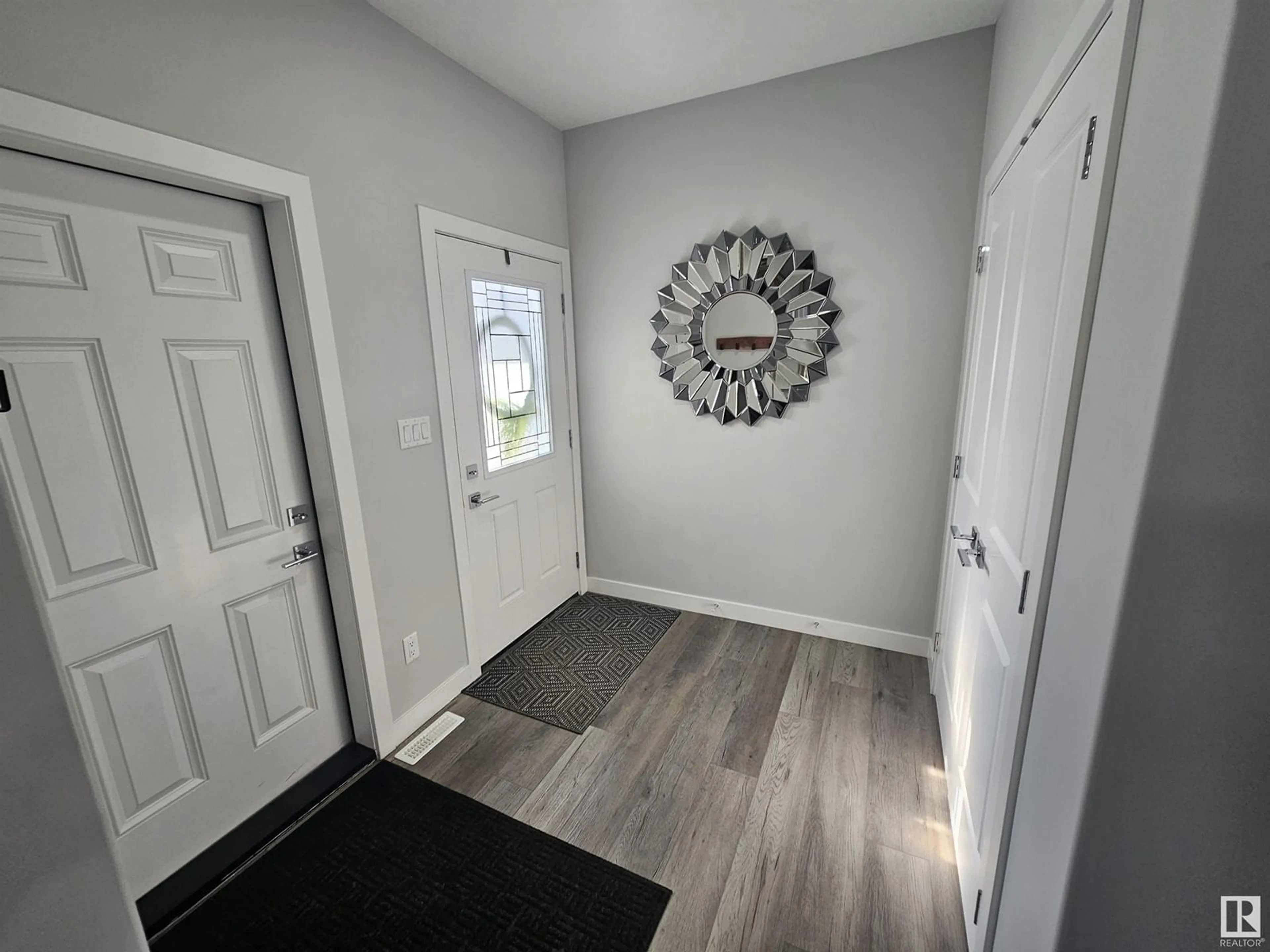 Indoor entryway for 73 MEADOWPARK GA, Spruce Grove Alberta T7X0T9