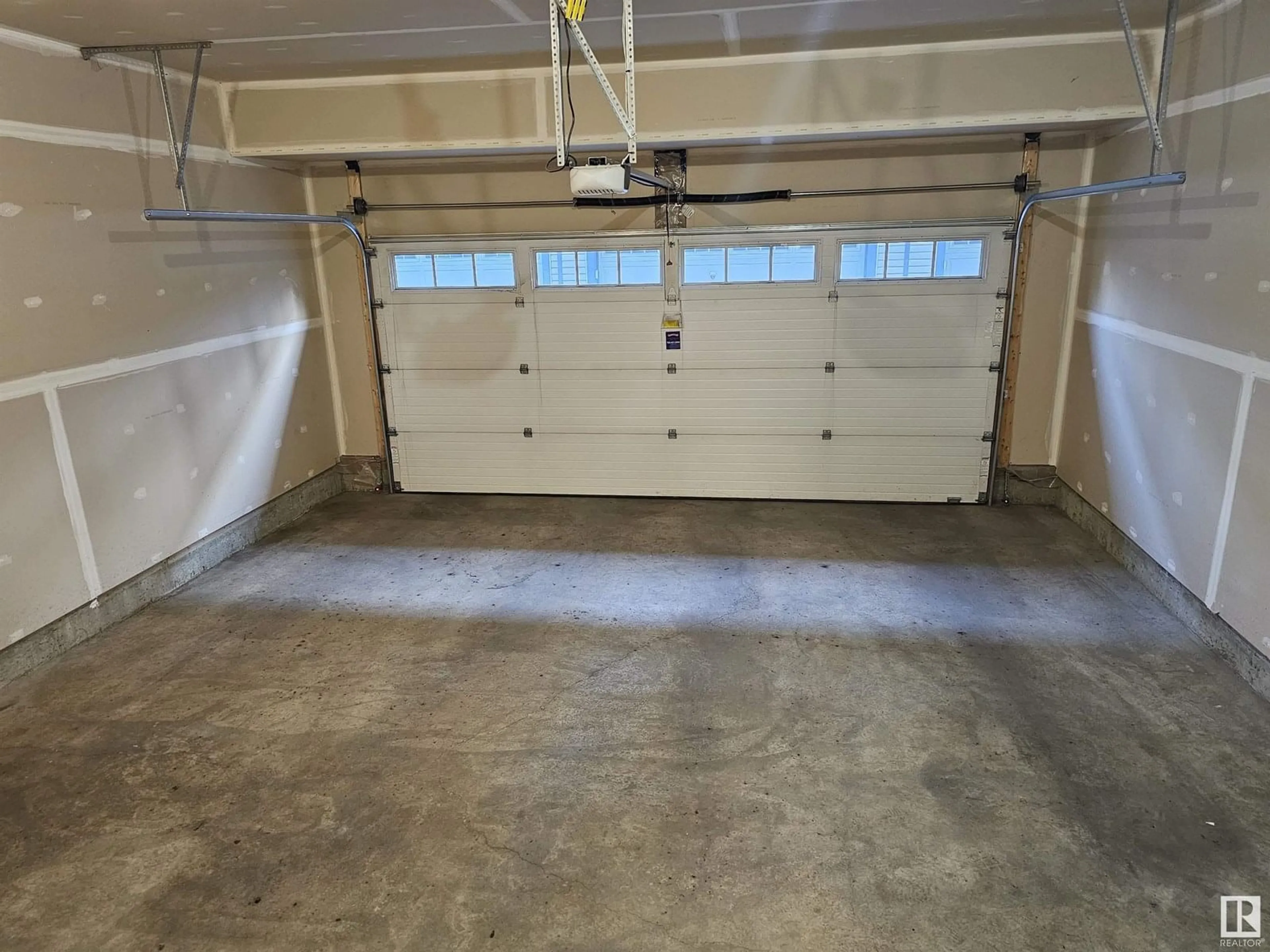 Indoor garage for 12815 NW - 38 CUMBERLAND RD, Edmonton Alberta T6V0M2