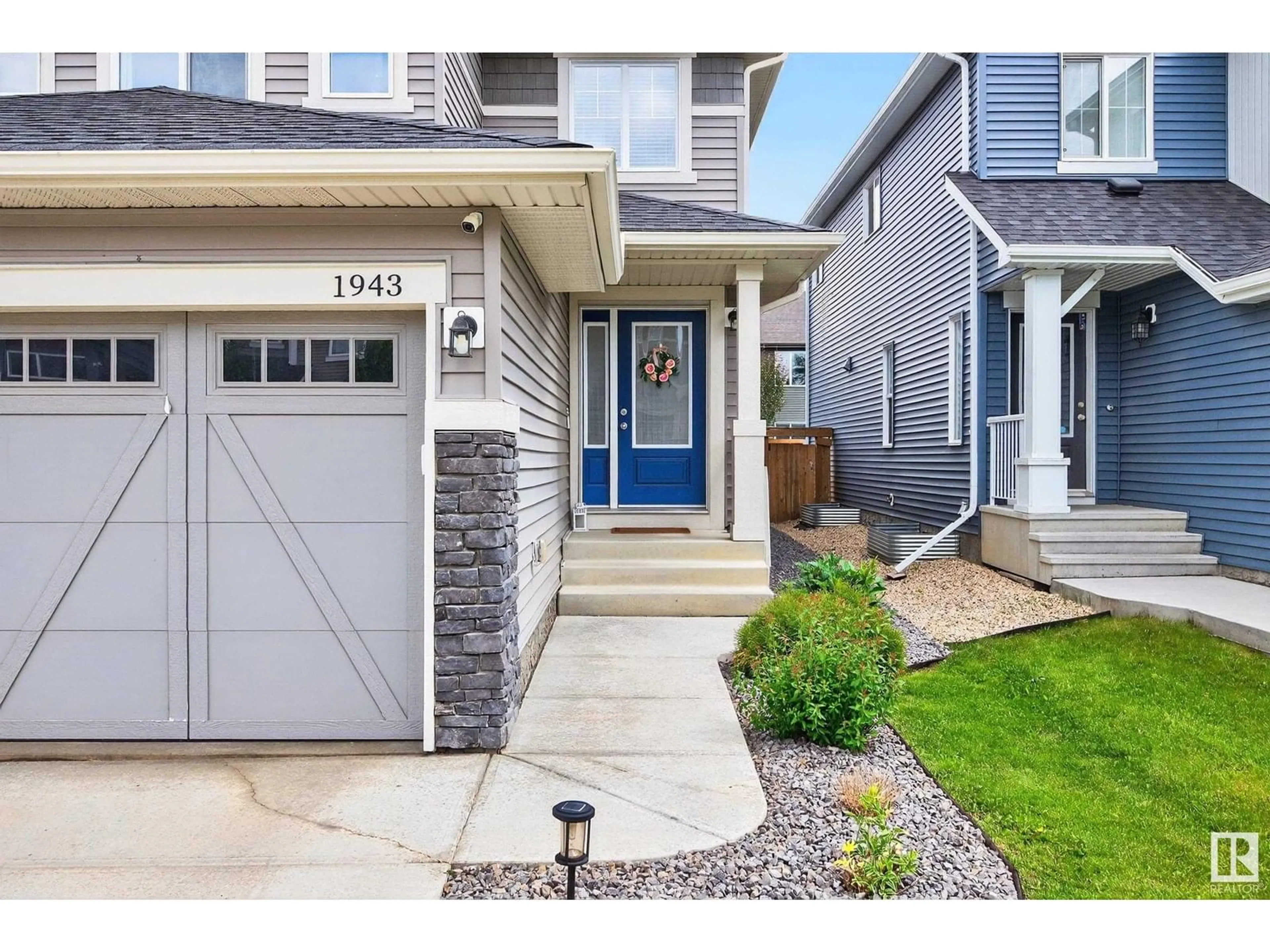 Indoor entryway for 1943 DAVIDSON WD, Edmonton Alberta T6W3J4