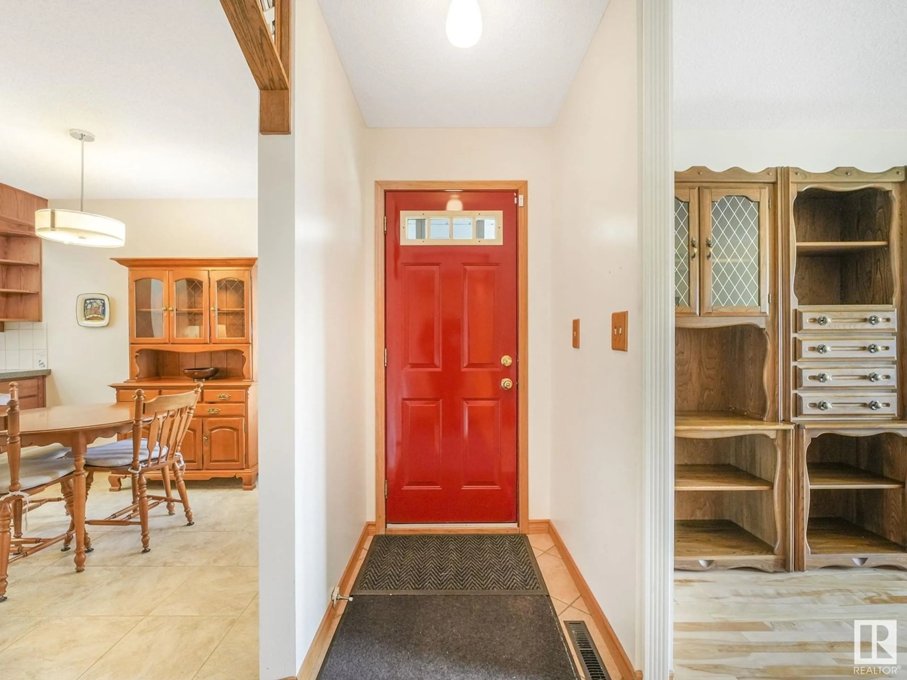 Indoor entryway for 513 ALDER AV, Sherwood Park Alberta T8A3J9