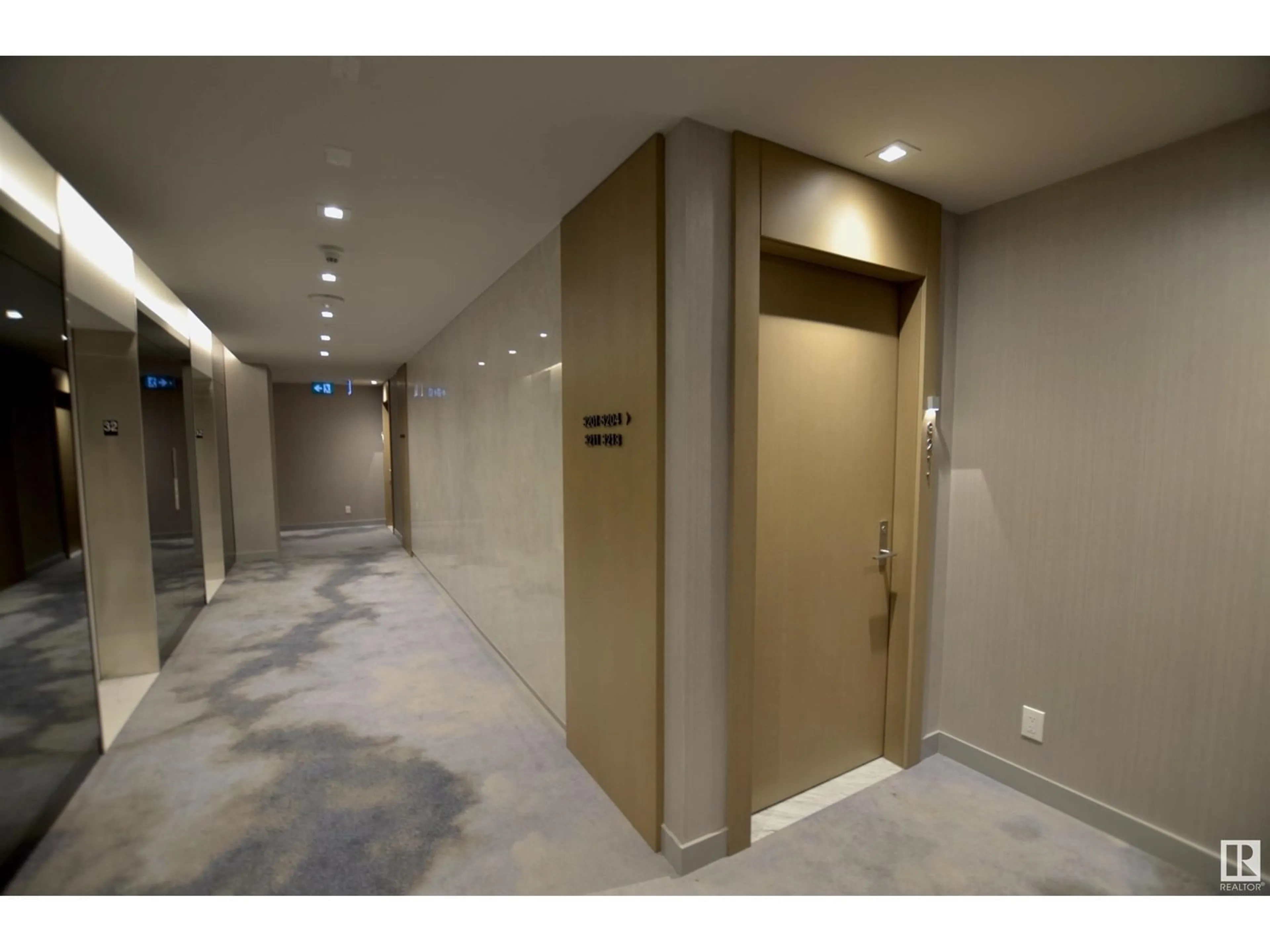 Indoor foyer for 10360 - 3211 102 ST NW, Edmonton Alberta T5J0K6