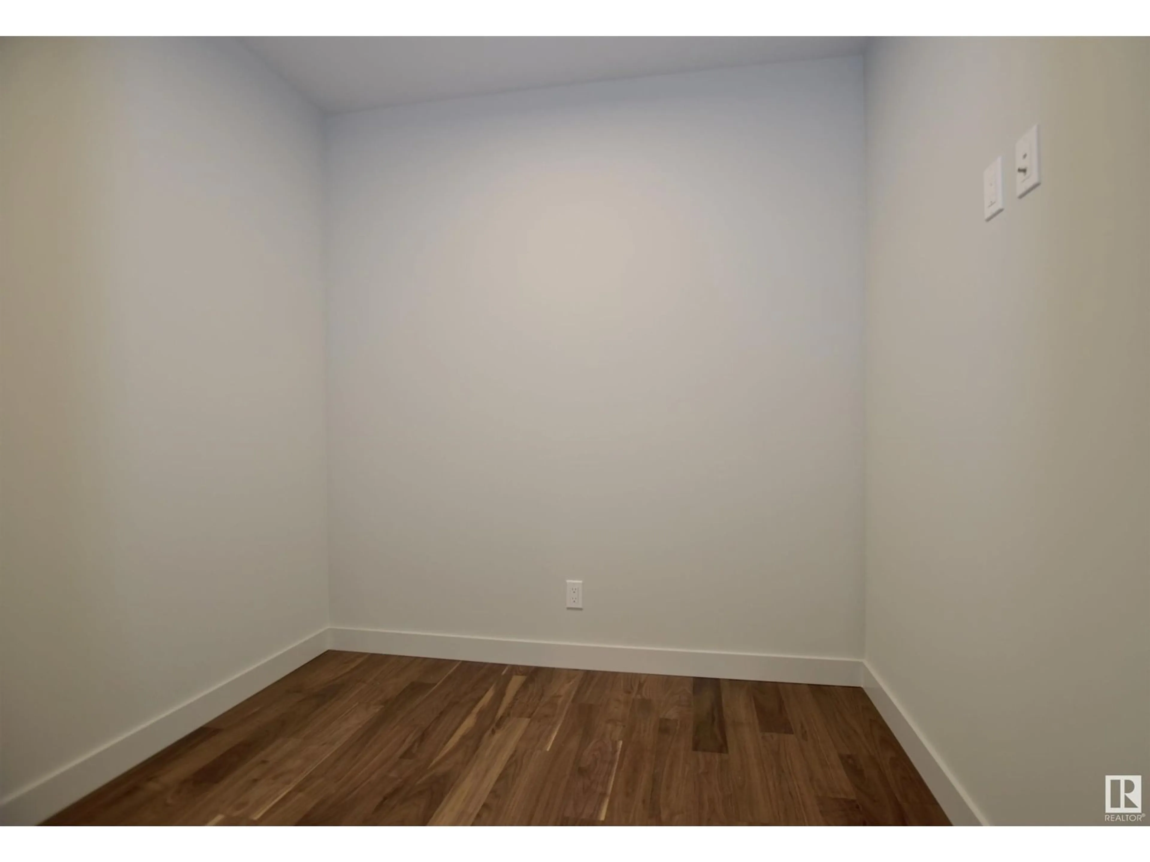A pic of a room for 10360 - 3211 102 ST NW, Edmonton Alberta T5J0K6