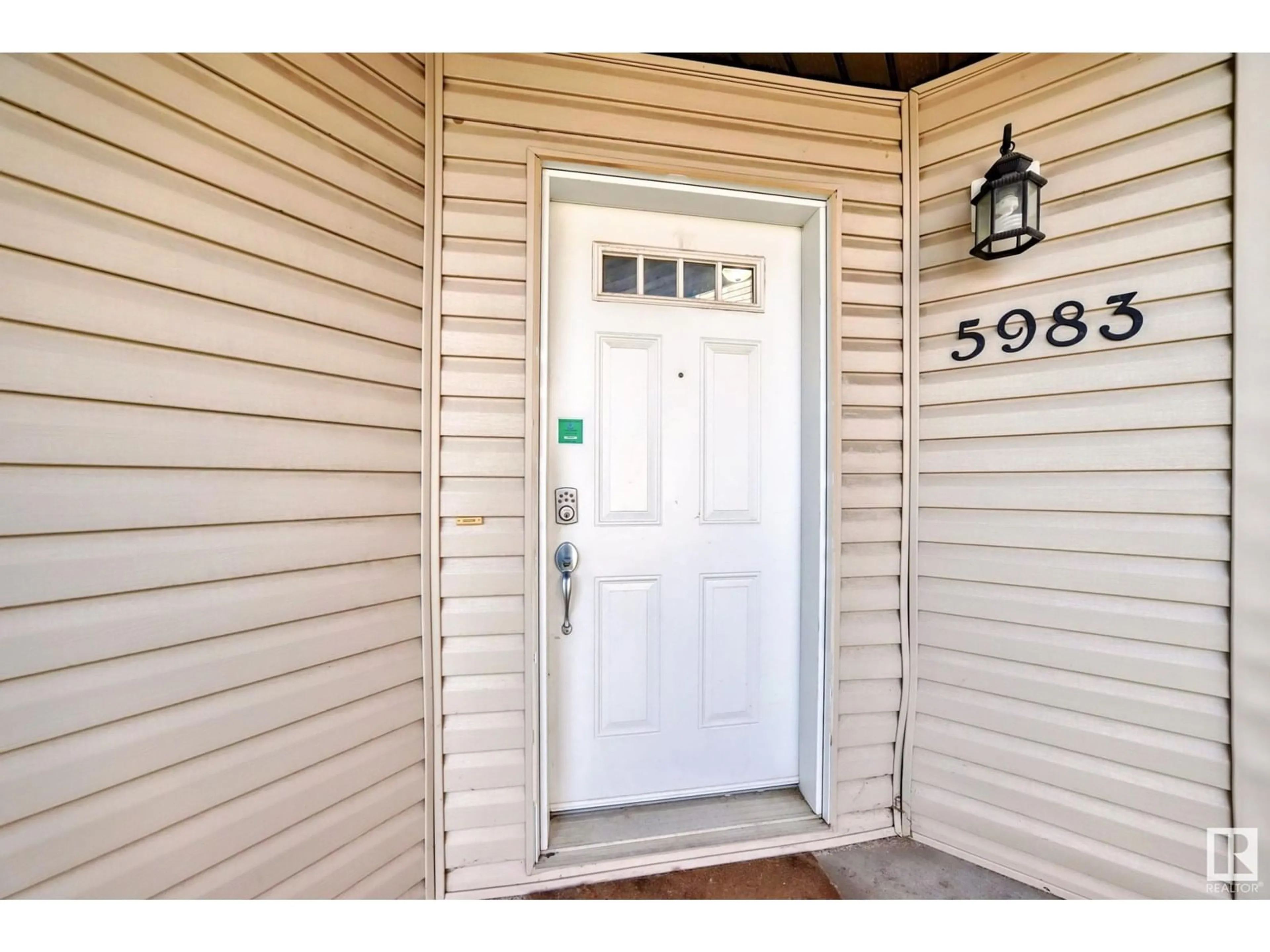Indoor entryway for 5983 164 AV, Edmonton Alberta T5Y0G4