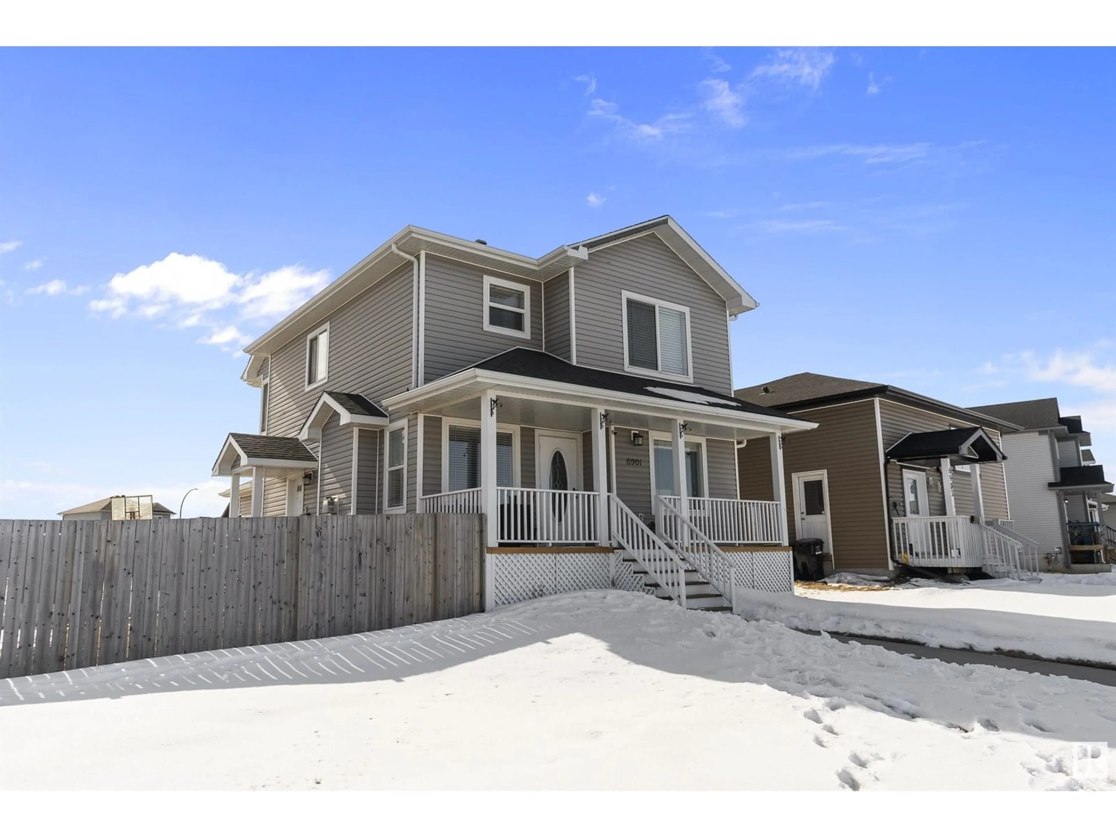 Home with vinyl exterior material, street for 6901 50 AVE, Camrose Alberta T4V5C6