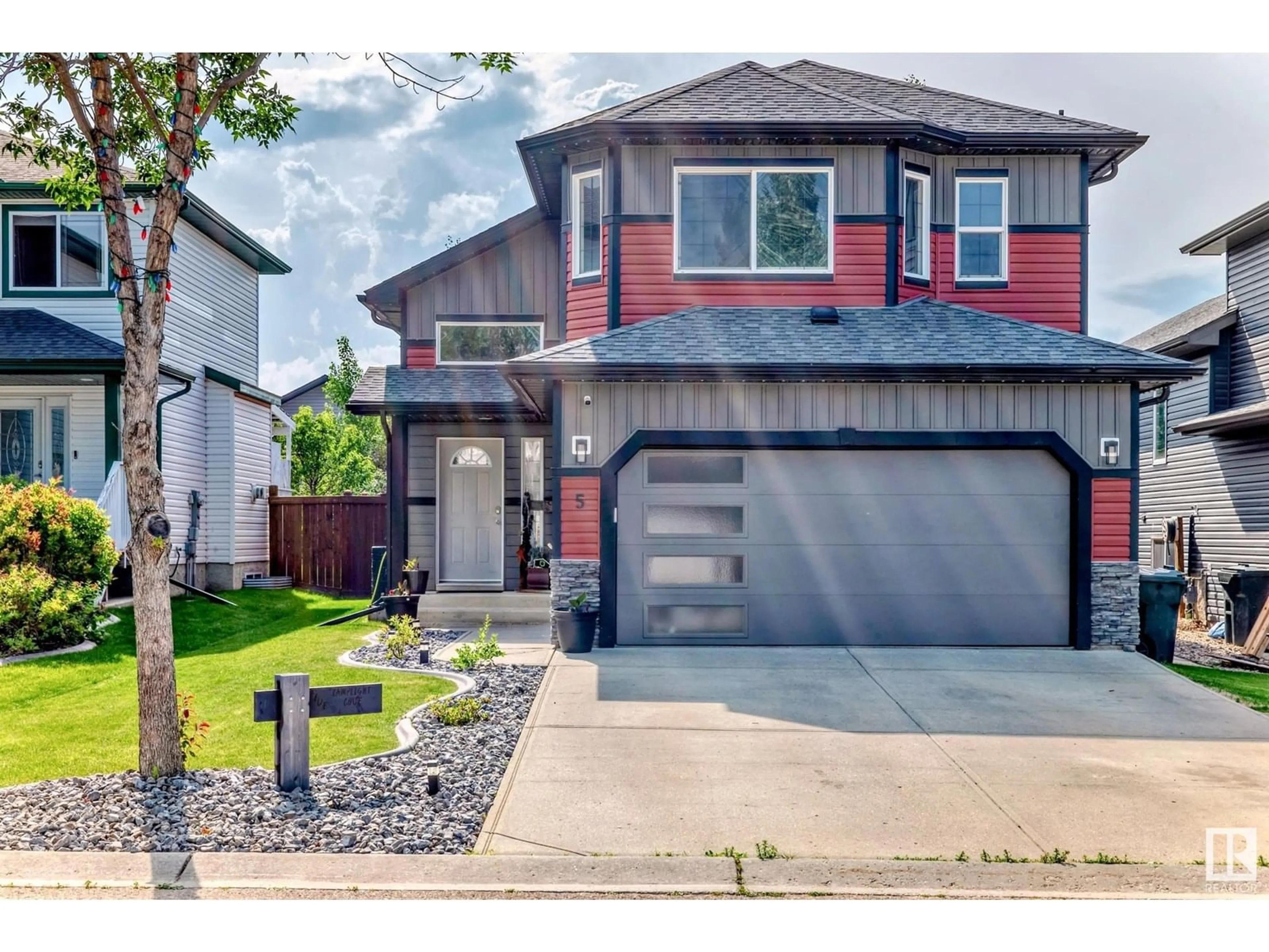 Home with vinyl exterior material, street for 5 LAMPLIGHT CV, Spruce Grove Alberta T7X4R2