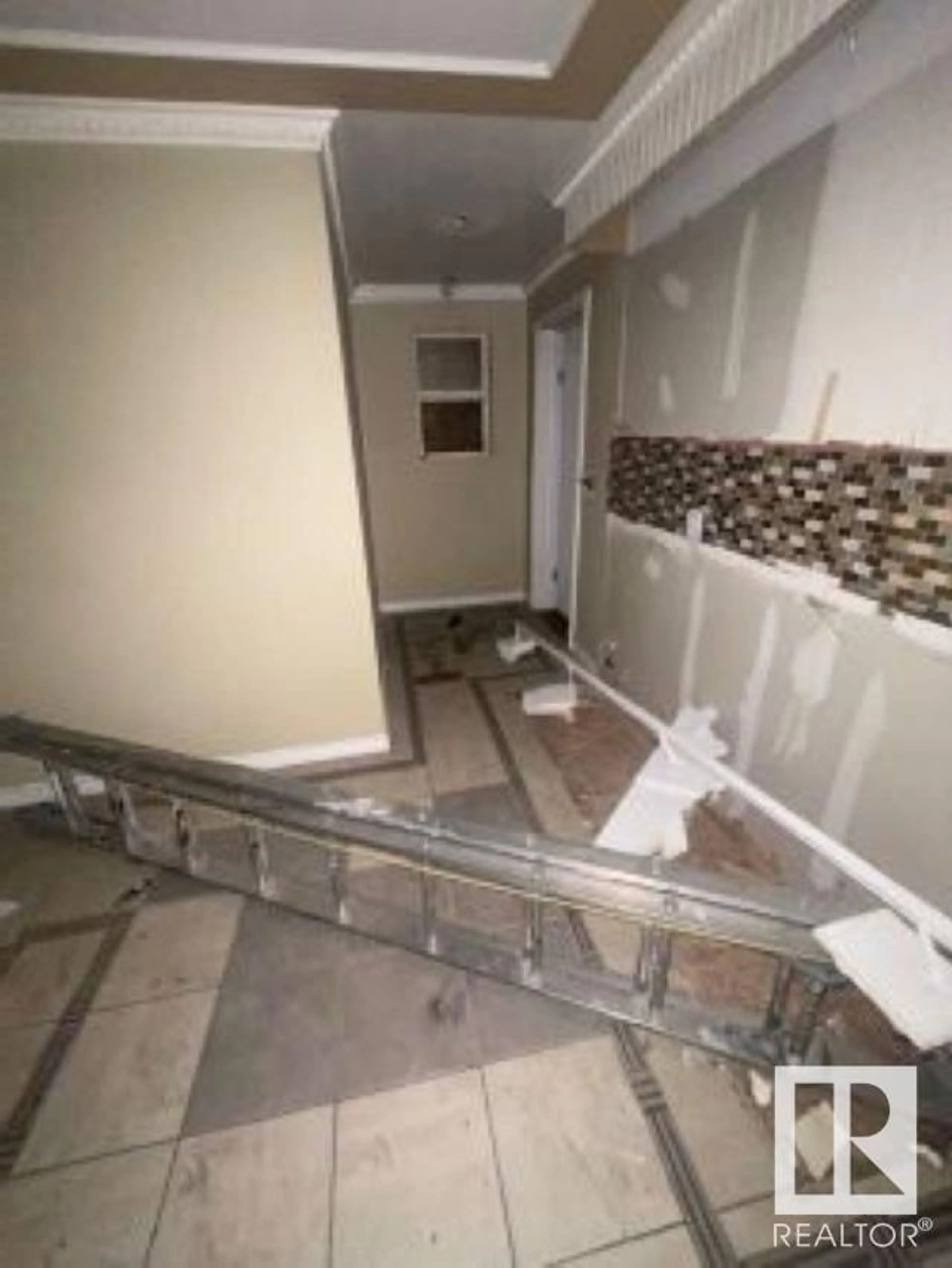 A pic of a room for 11721 94 ST, Edmonton Alberta T5G1J1