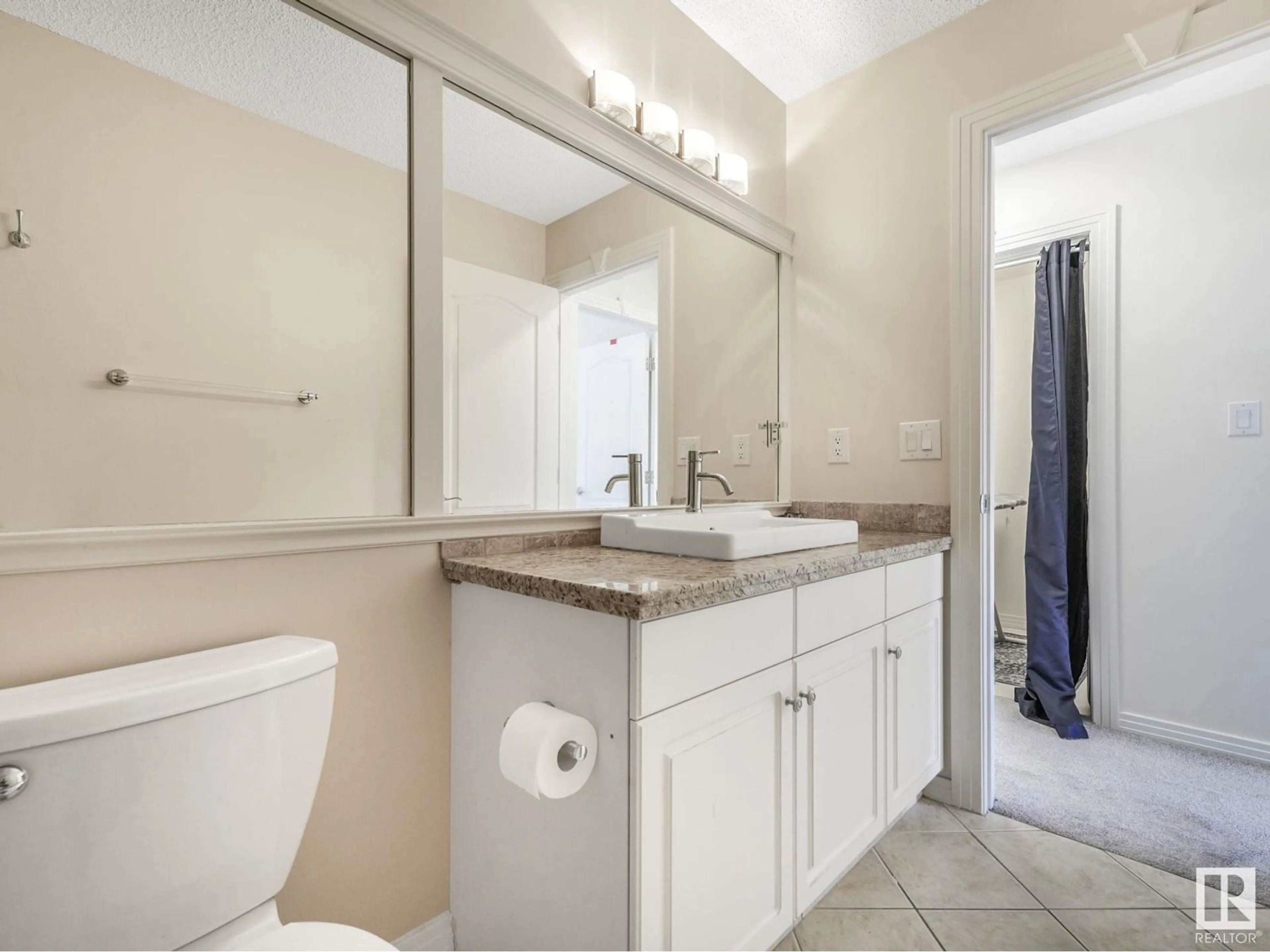 Standard bathroom, ceramic/tile floor for NW - 1107 116 ST, Edmonton Alberta T6J6X5