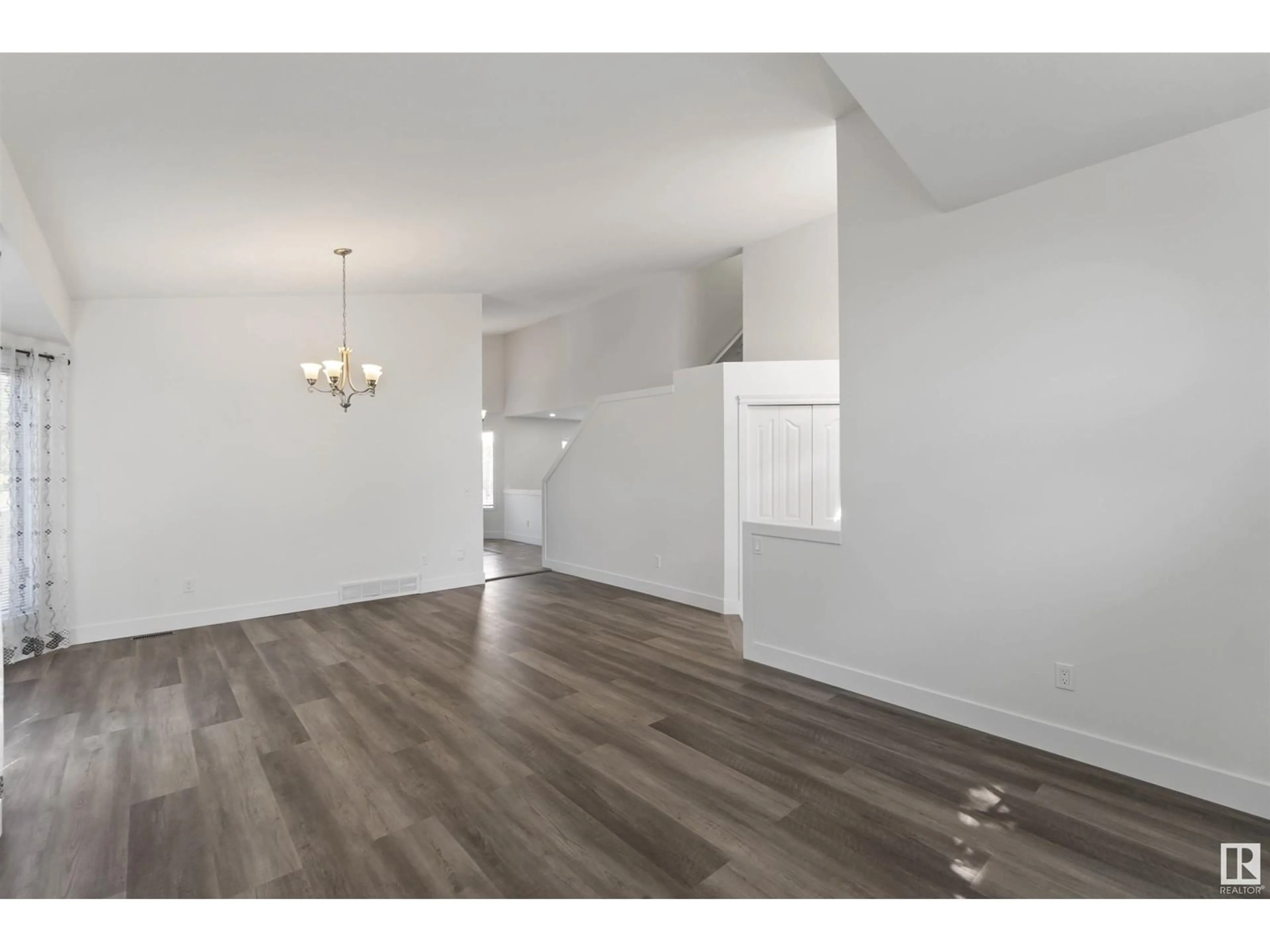 A pic of a room for 31 DEER RIDGE DR, St. Albert Alberta T8N5Y9