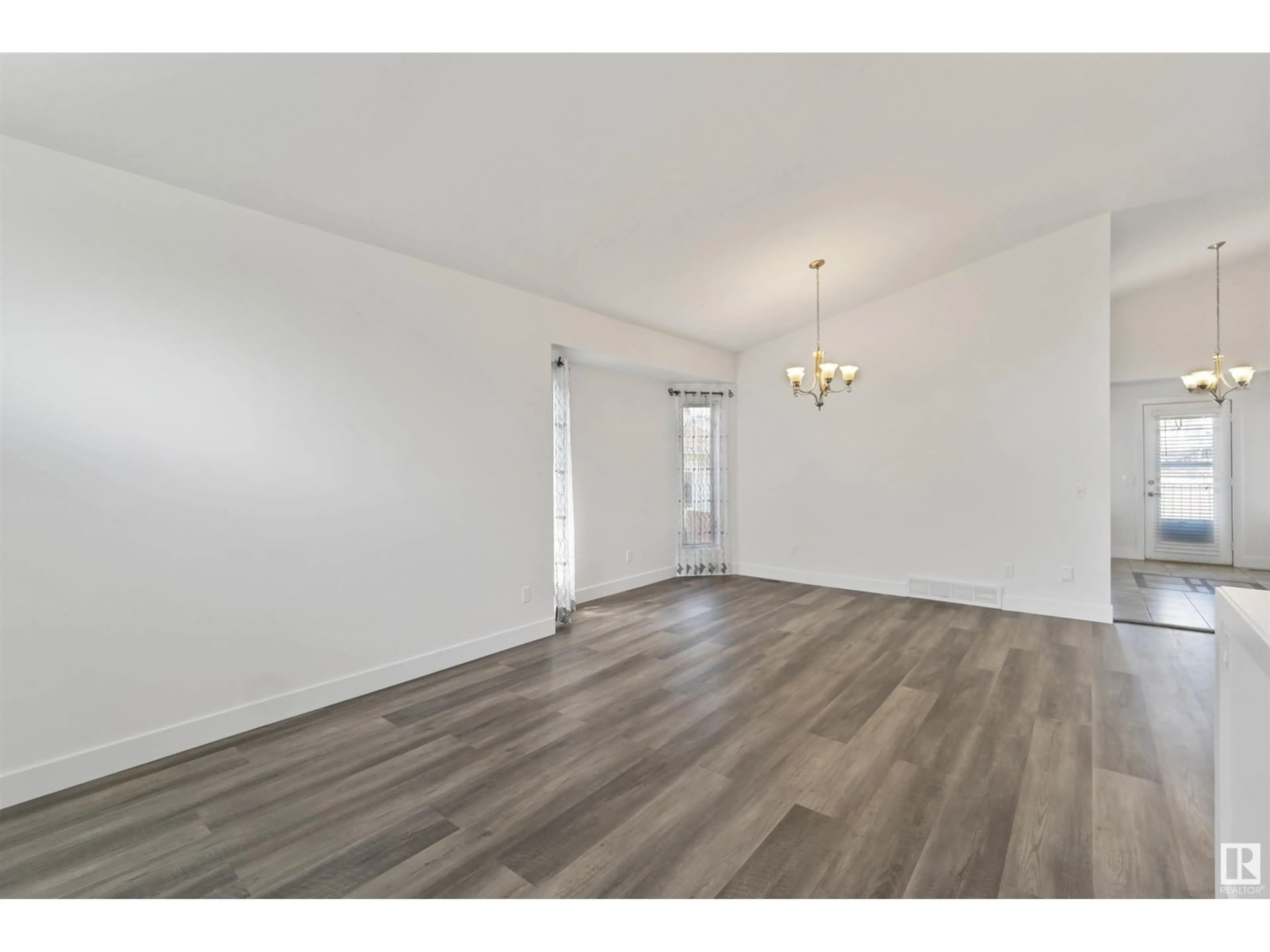 A pic of a room for 31 DEER RIDGE DR, St. Albert Alberta T8N5Y9