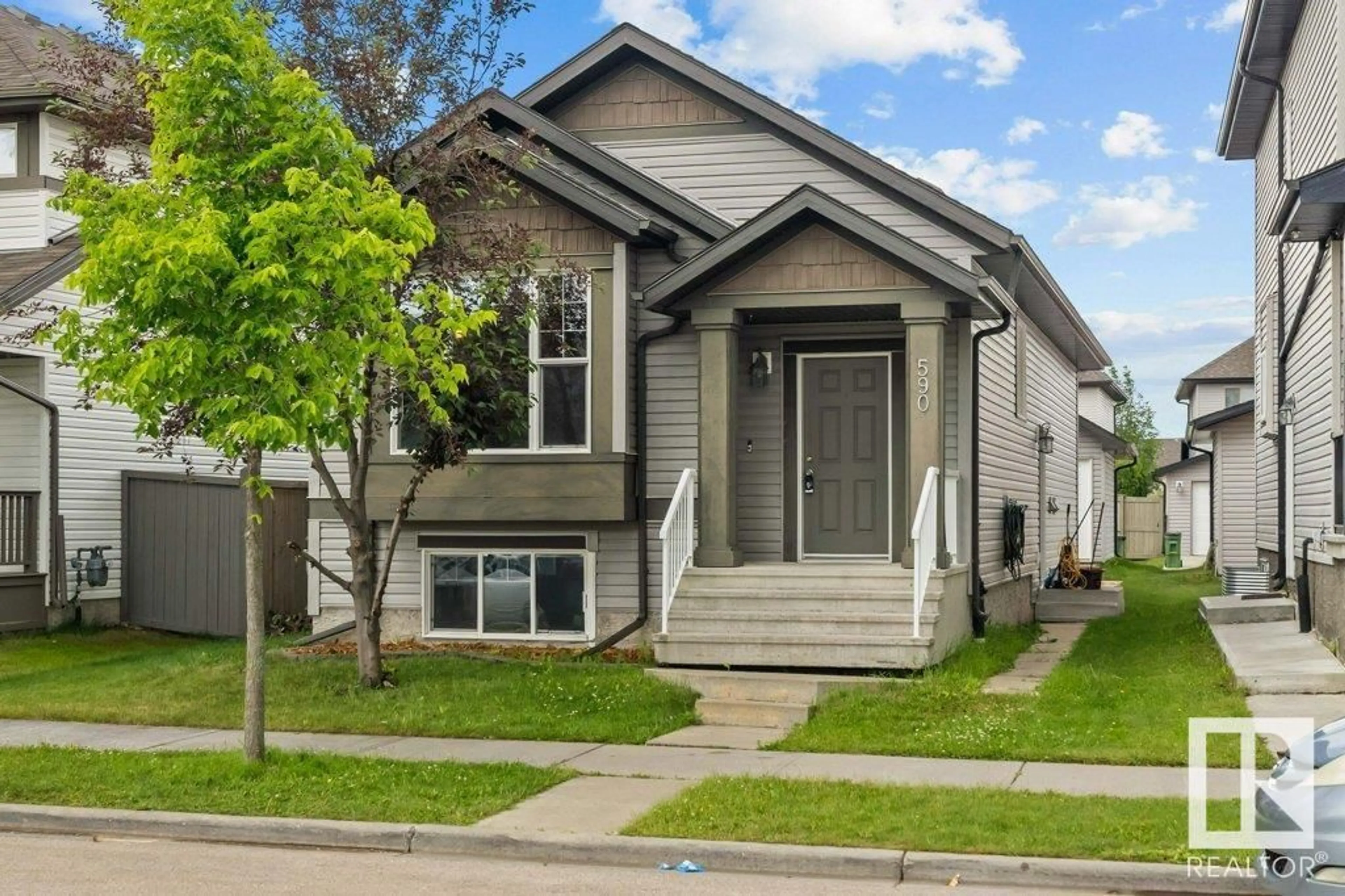 Home with vinyl exterior material, street for 590 TAMARACK RD, Edmonton Alberta T6T0M8