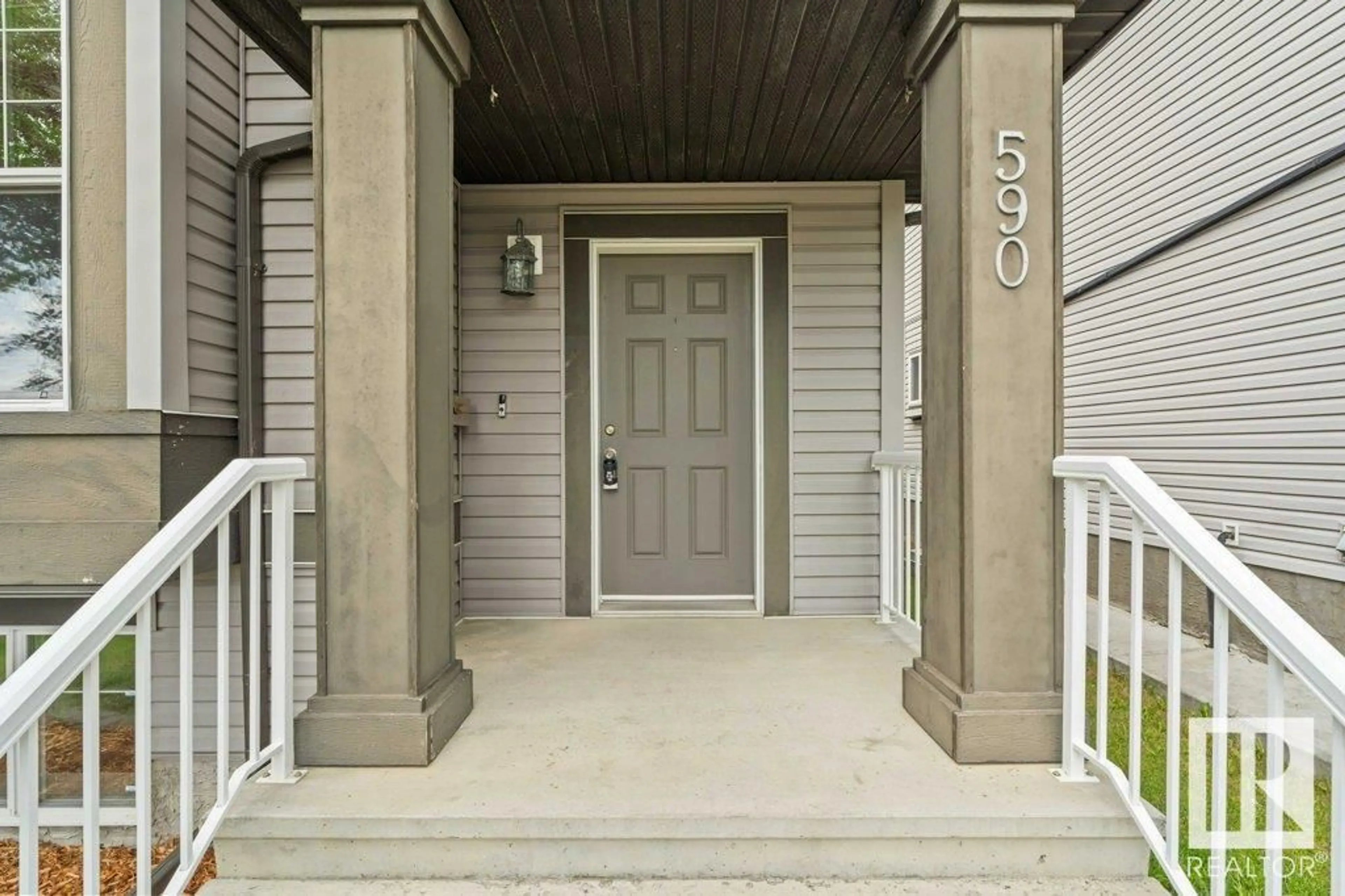 Indoor entryway for 590 TAMARACK RD, Edmonton Alberta T6T0M8