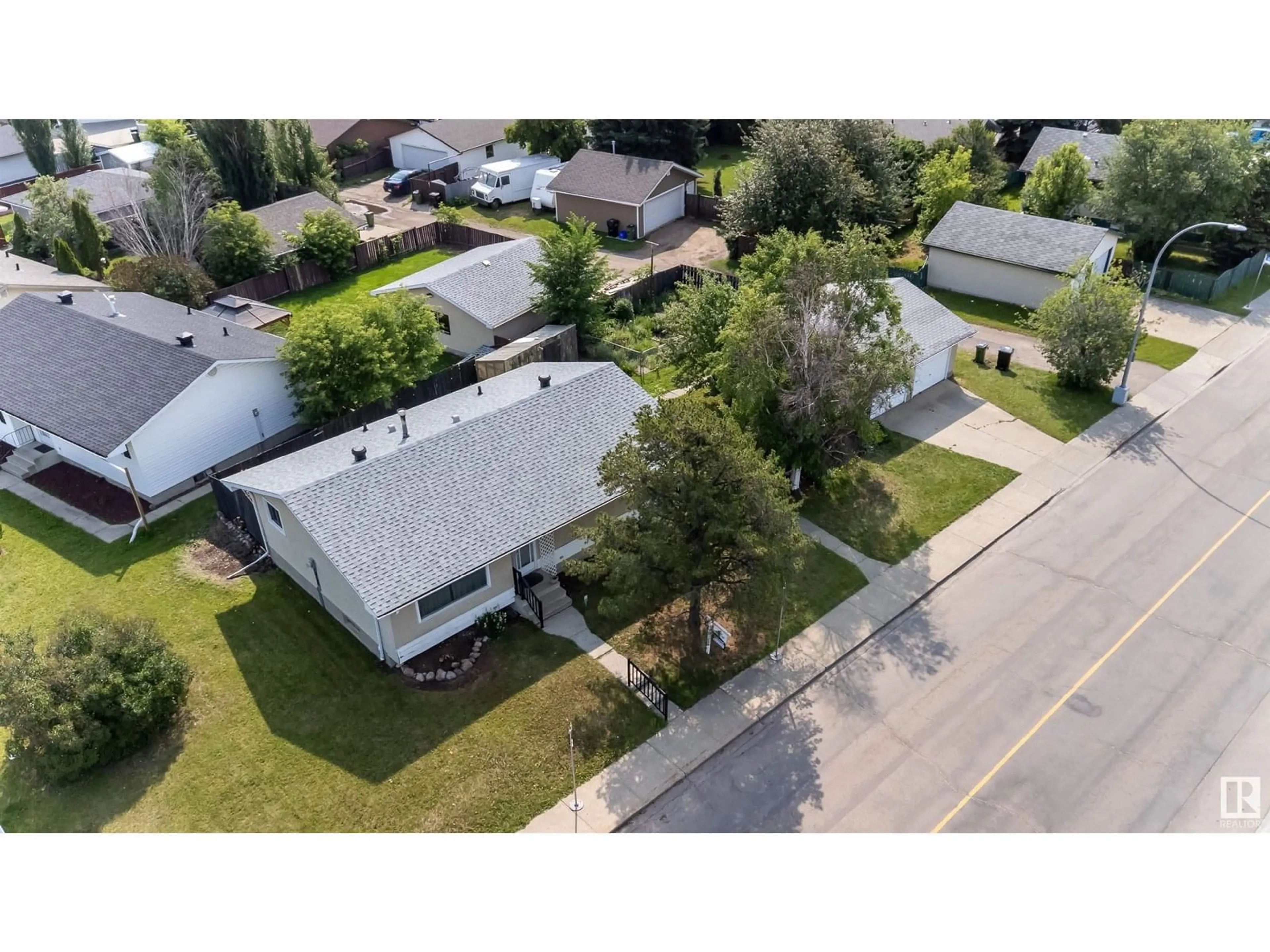 A pic from outside/outdoor area/front of a property/back of a property/a pic from drone, street for NW - 11015 32 ST, Edmonton Alberta T5W1X4
