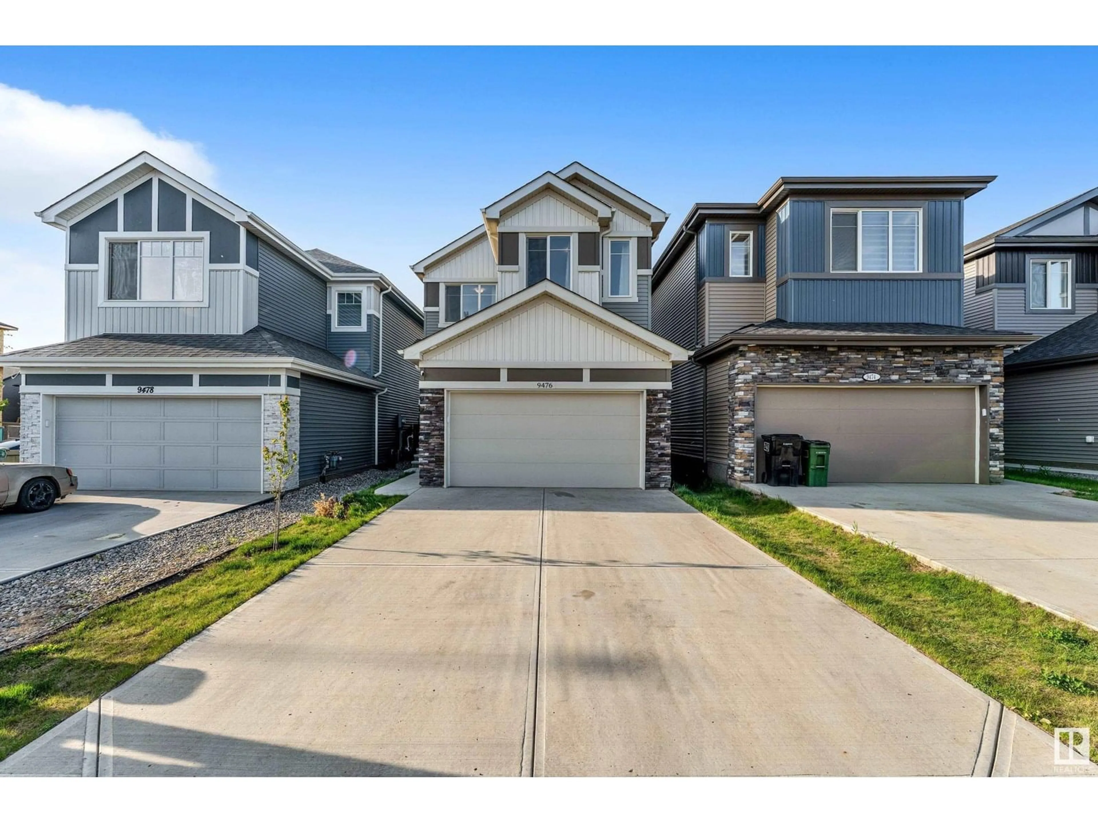 Home with vinyl exterior material, street for 9476 PEAR CR, Edmonton Alberta T6X2Z6