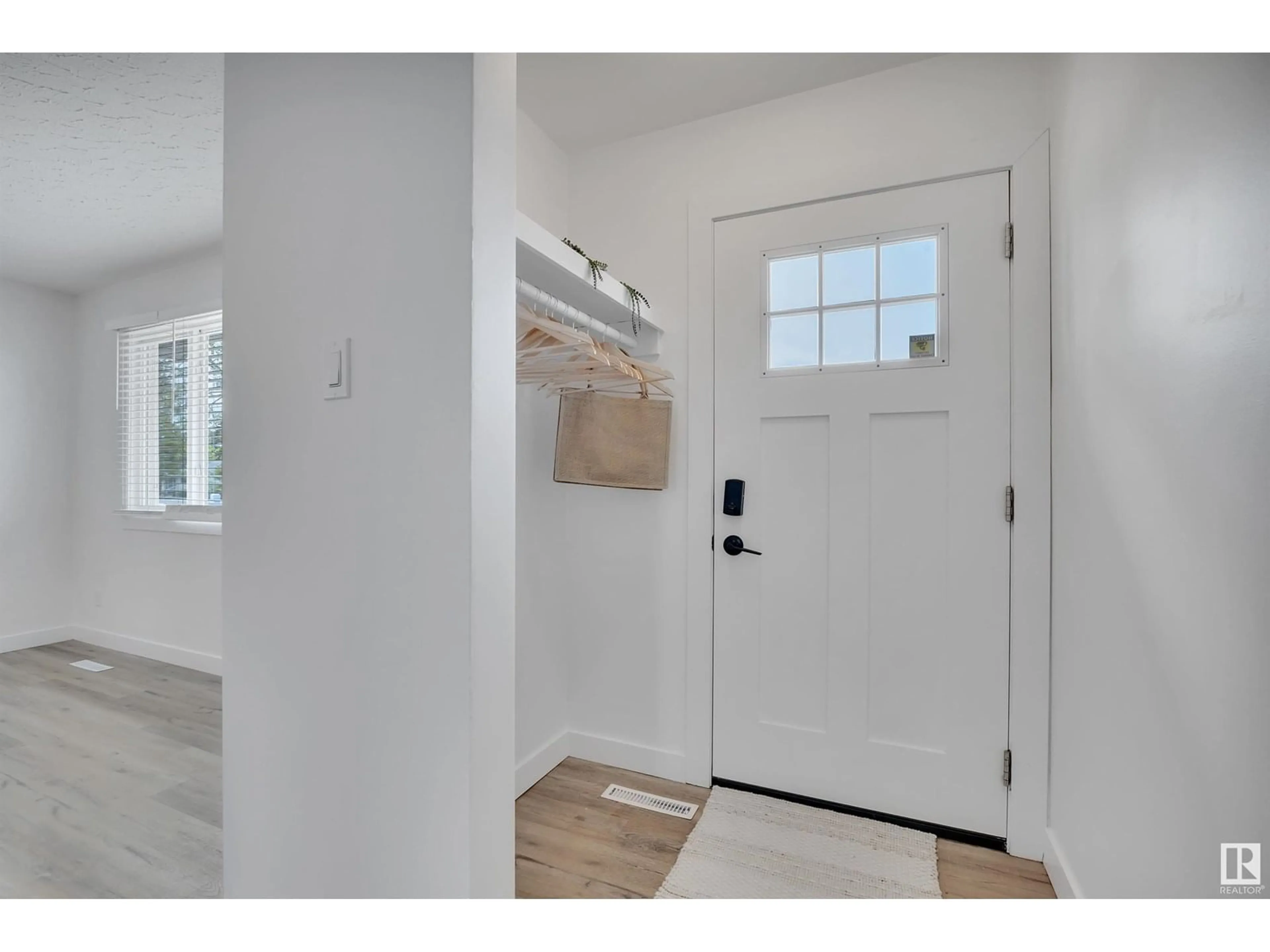 Indoor entryway for NW - 10403 42 ST, Edmonton Alberta T6A1T3