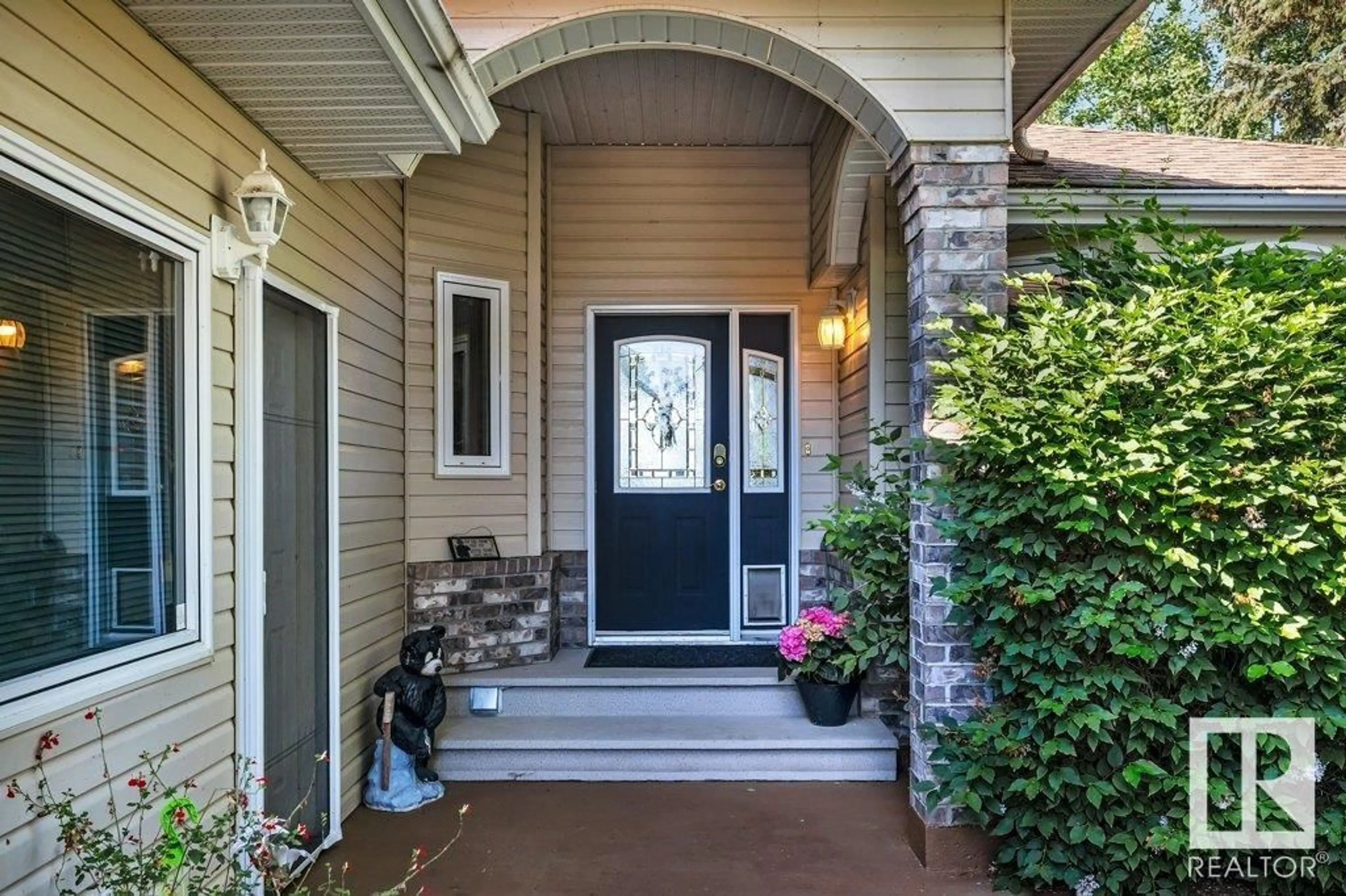 Indoor entryway for 193 LAKESHORE DRIVE, Rural Wetaskiwin County Alberta T0C2V0