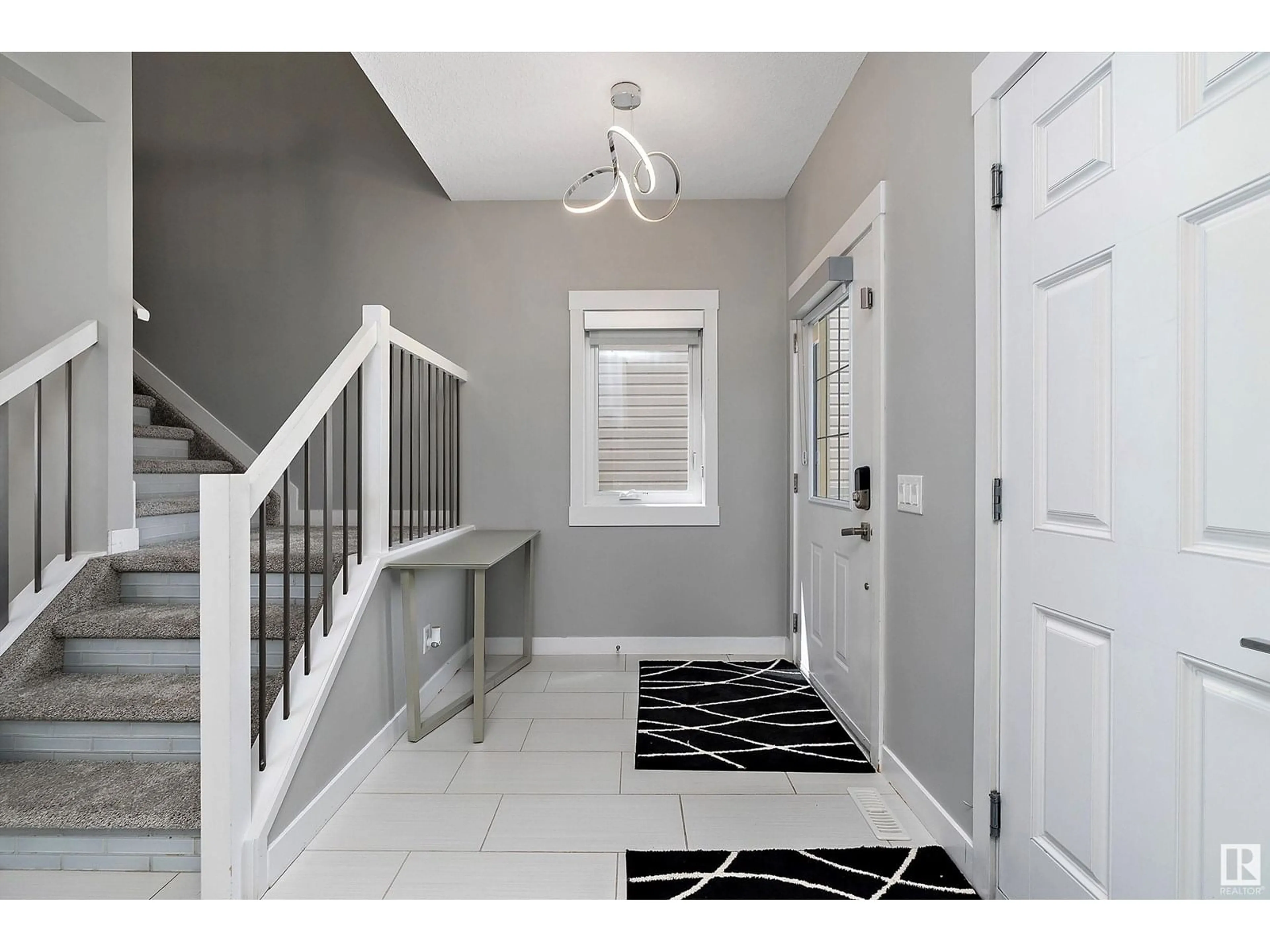 Indoor entryway for 20627 97 AV, Edmonton Alberta T5T4V5