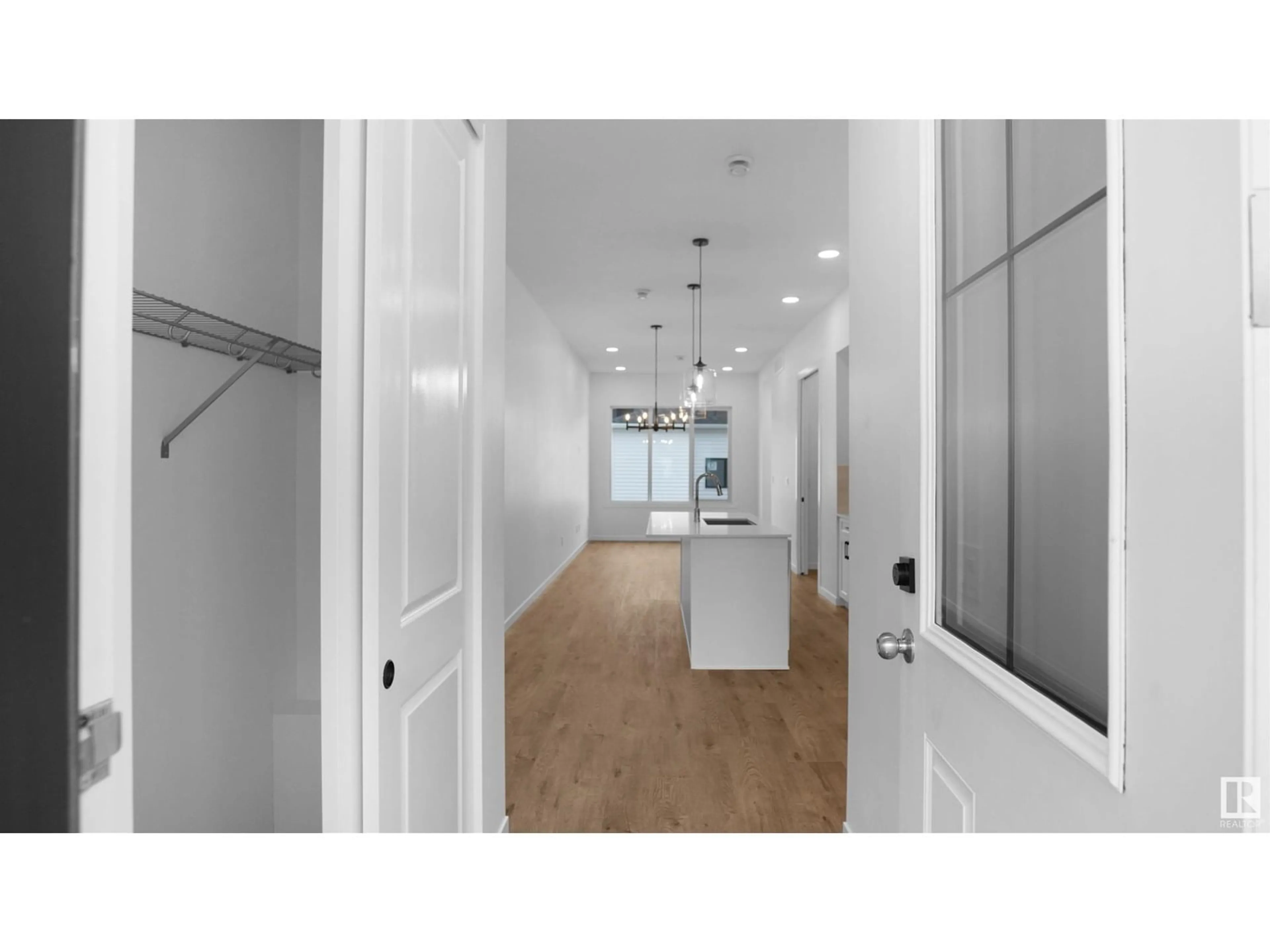 Indoor entryway for NW - 20609 42 AV, Edmonton Alberta T6M0R8