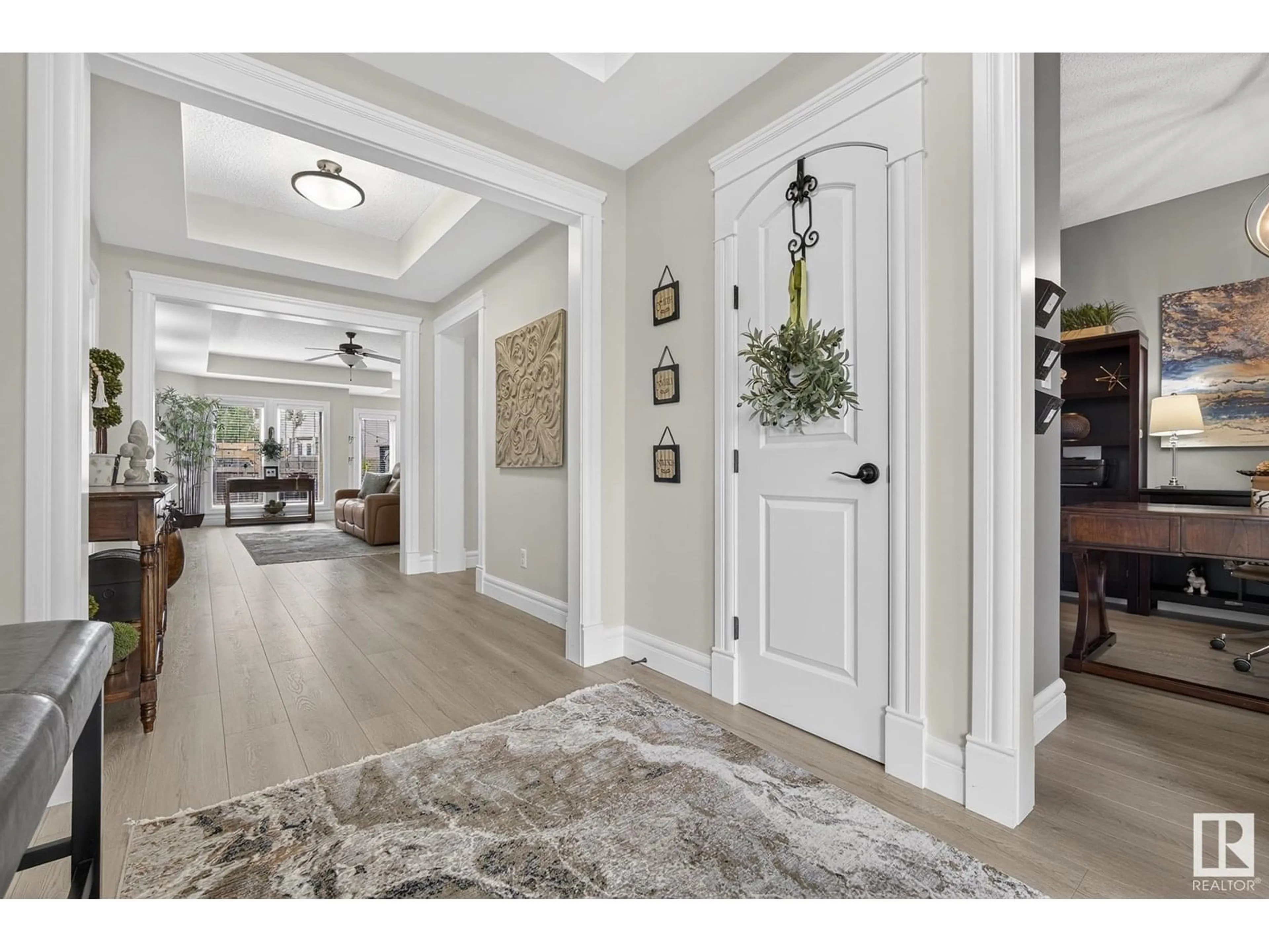 Indoor entryway for 5515 SUNVIEW GA, Sherwood Park Alberta T8H0R2