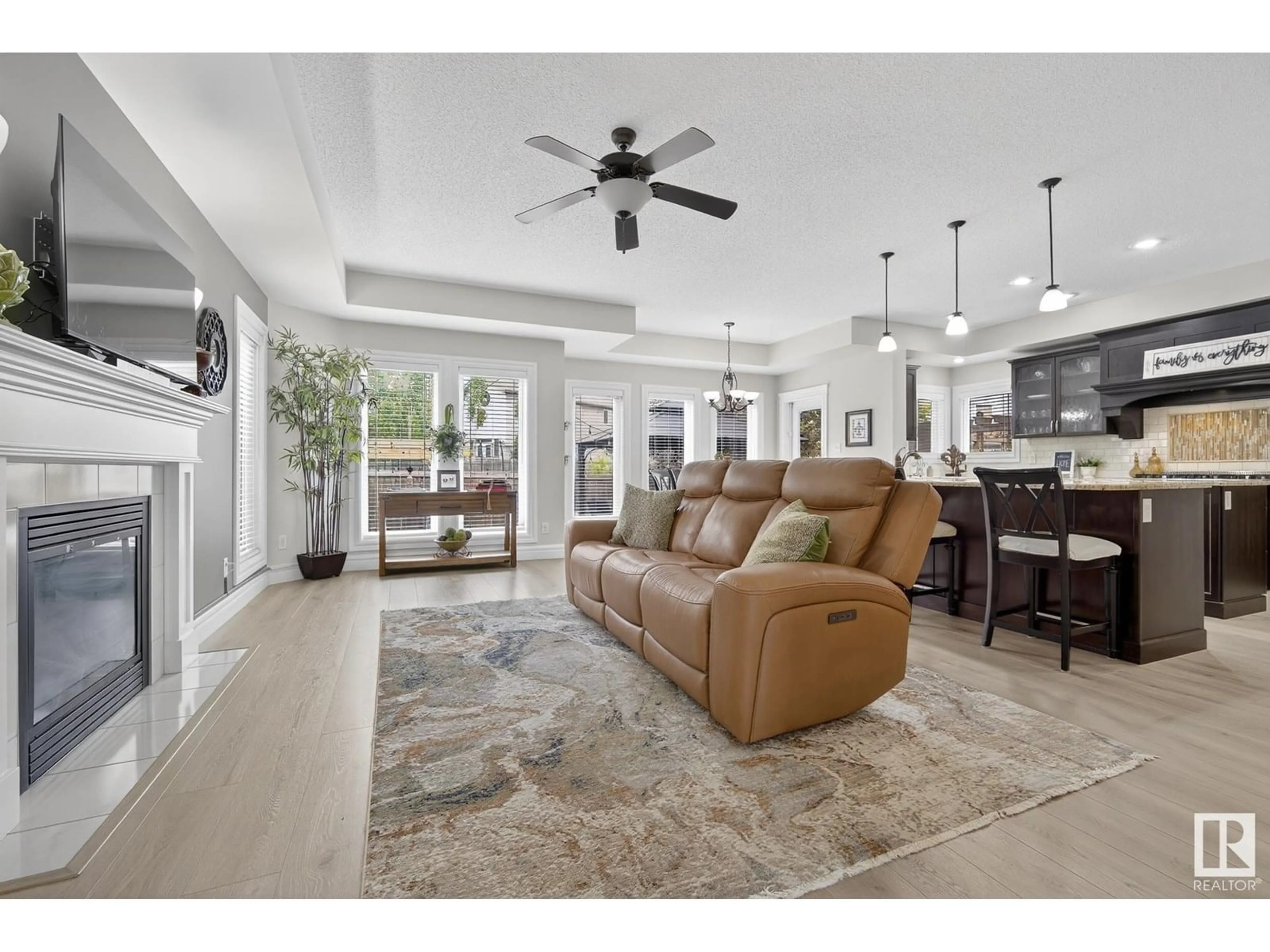 Living room with furniture, ceramic/tile floor for 5515 SUNVIEW GA, Sherwood Park Alberta T8H0R2