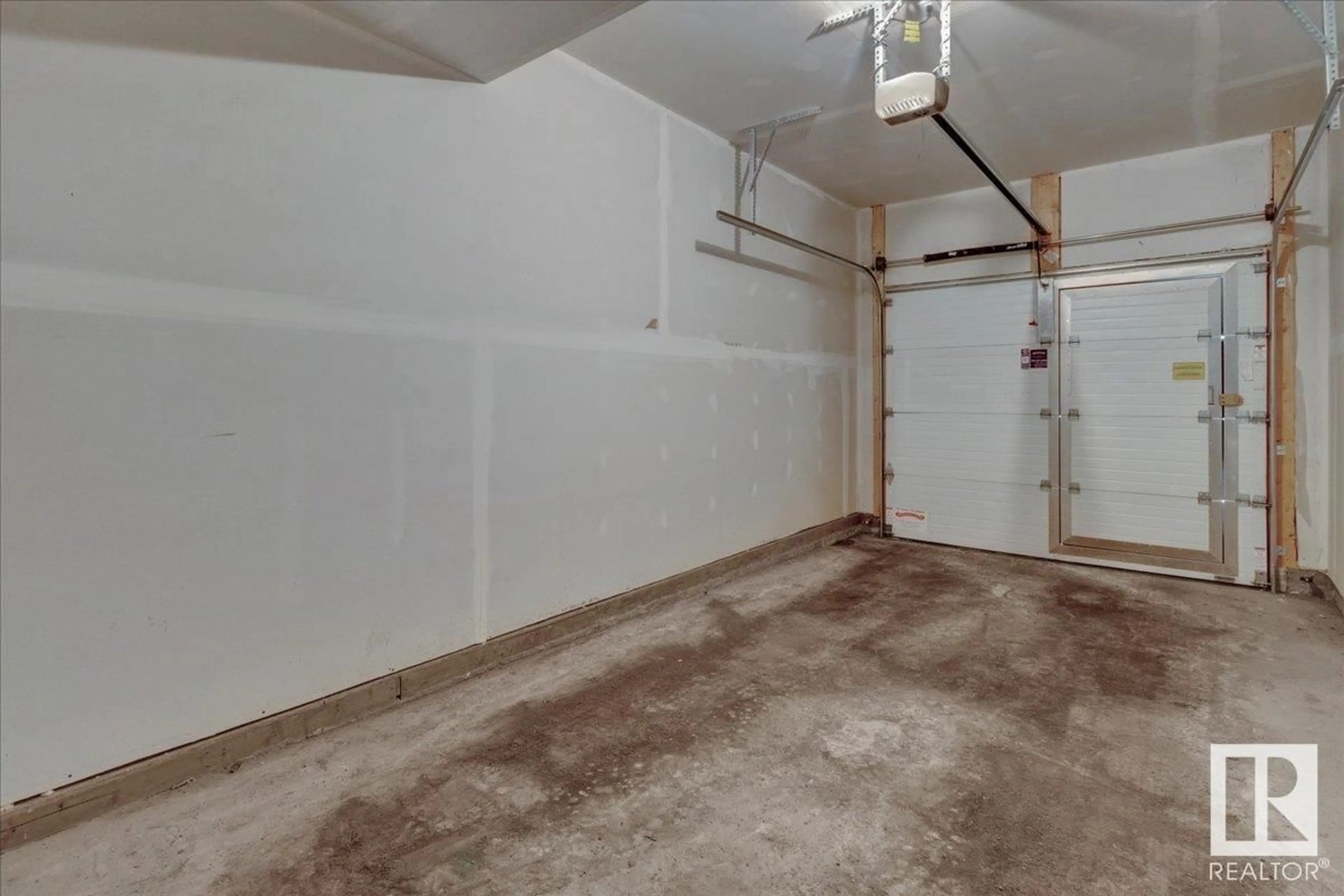 Indoor garage for 65 446 ALLARD BV, Edmonton Alberta T6W3S7